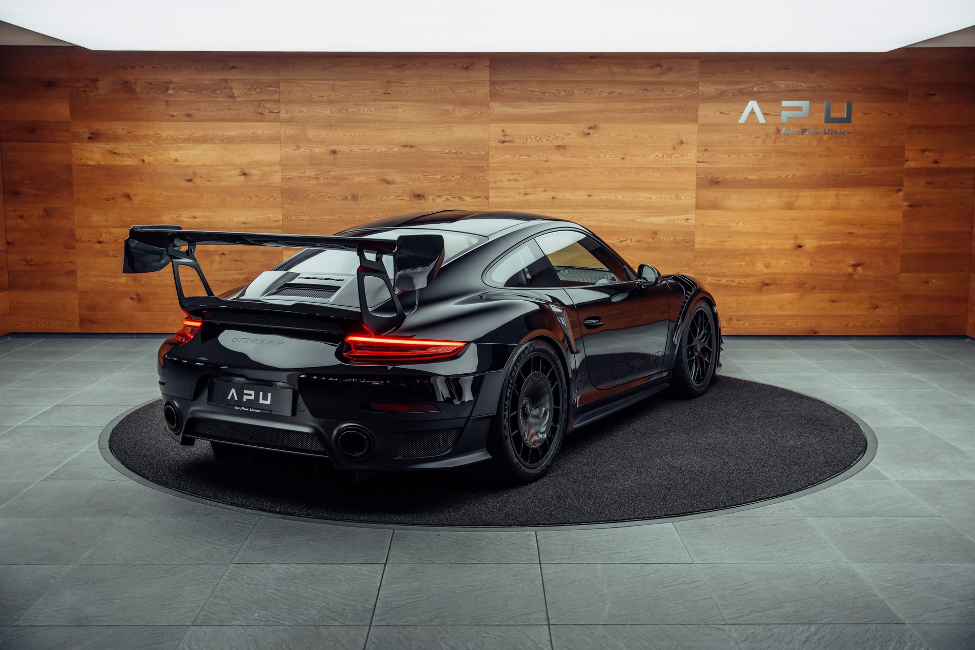 PORSCHE 911 GT2 RS MR Weissach-image-1