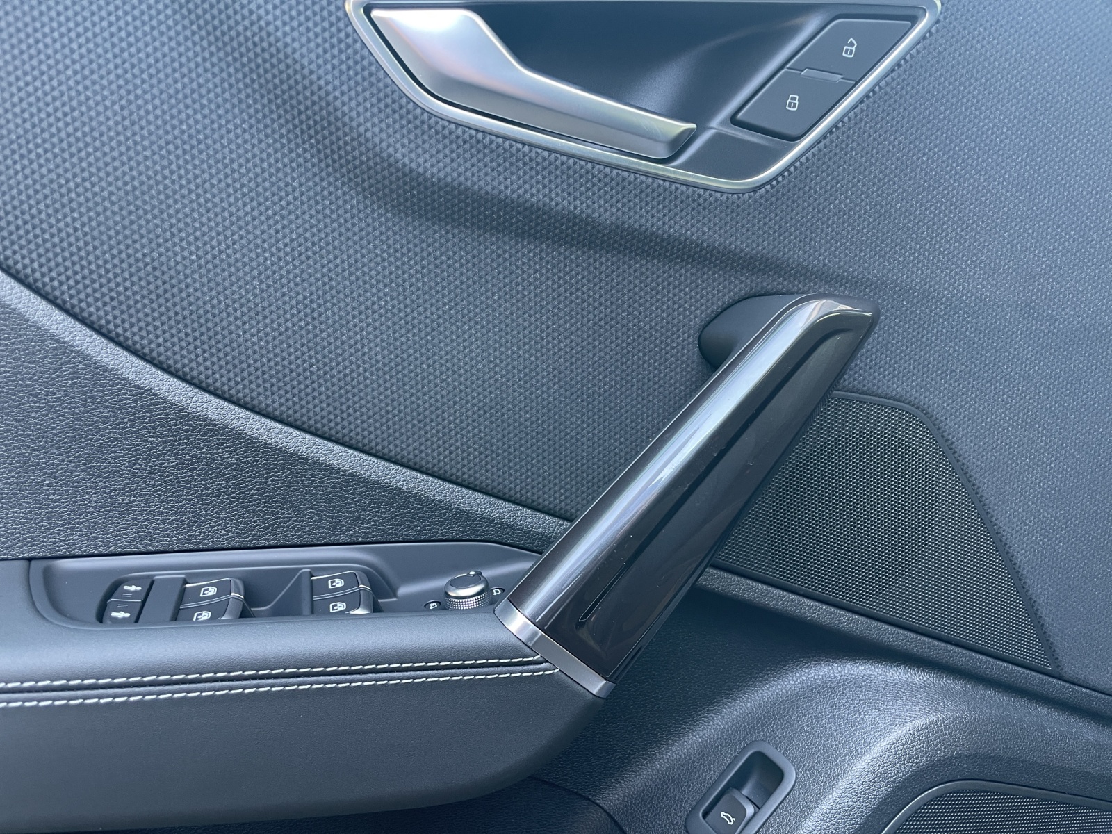 AUDI Q2 40 TFSI S line Attraction quattro S-tronic-image-8