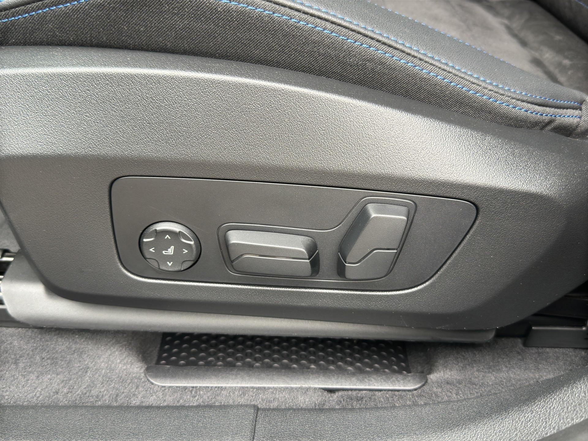 BMW X2 sDrive 20i 48V M Sport (CH) AHK Innovationspaket-image-12