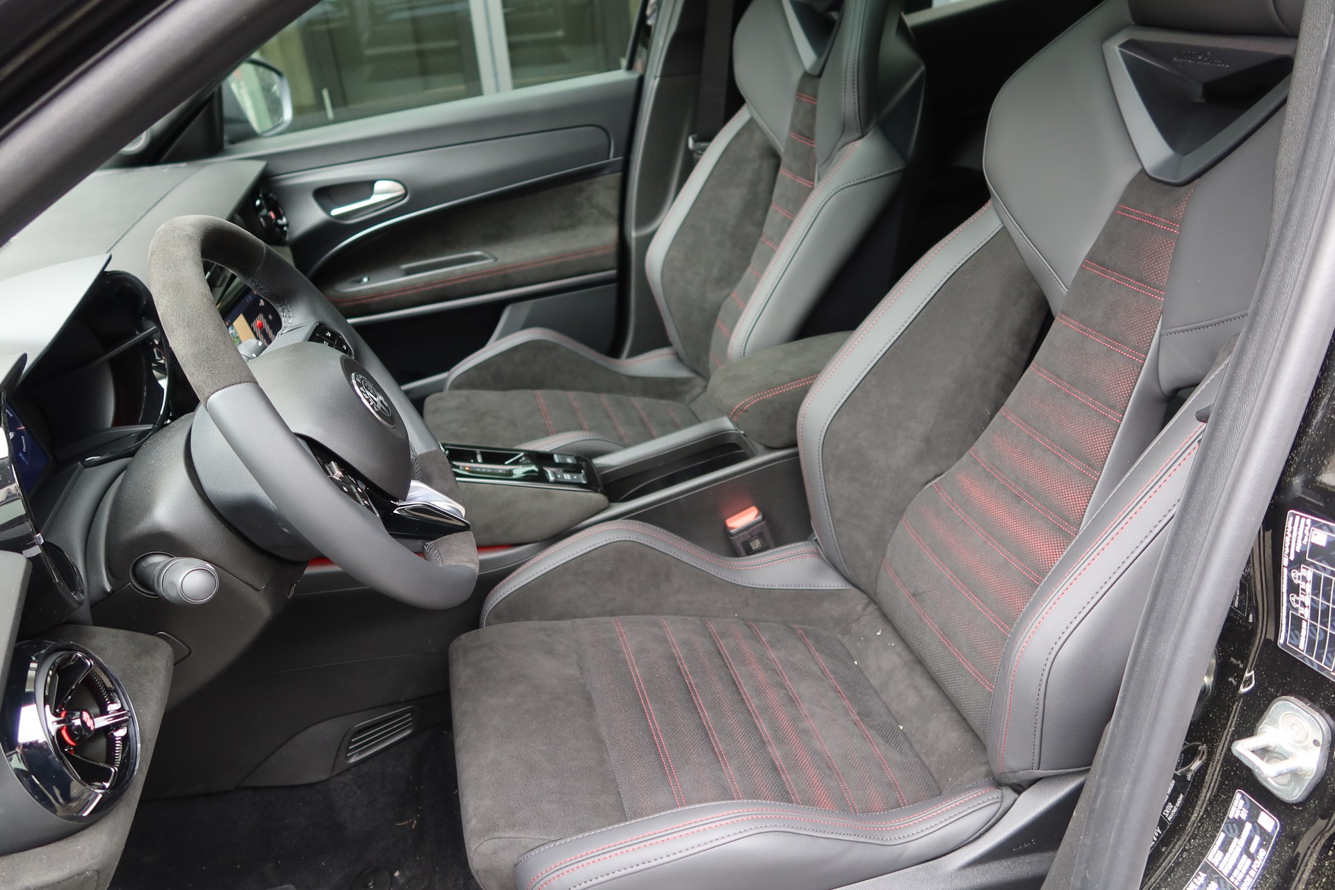 ALFA ROMEO Junior 280 54kWh Veloce-image-7