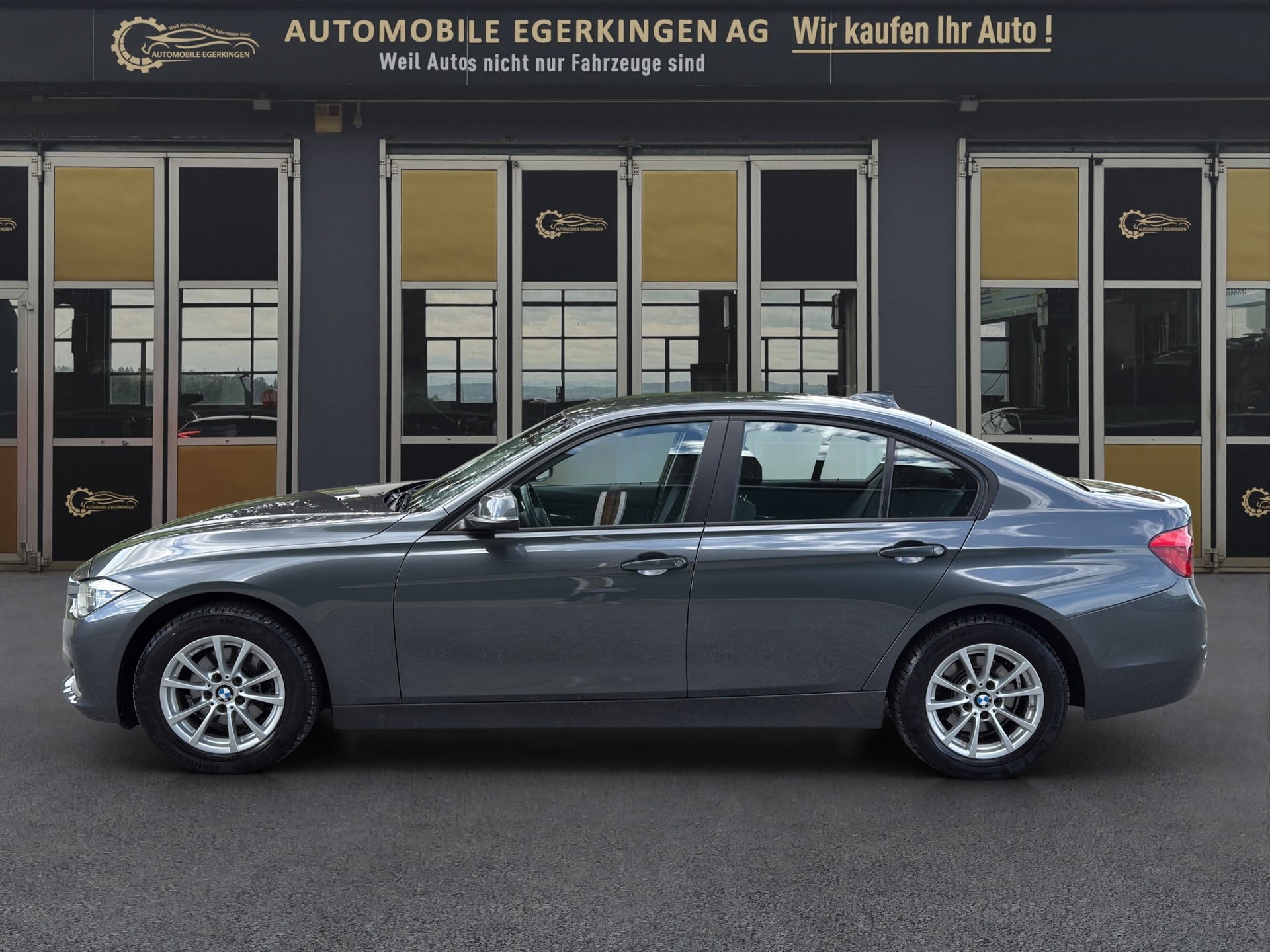 BMW 320i Essential Ed.-image-7