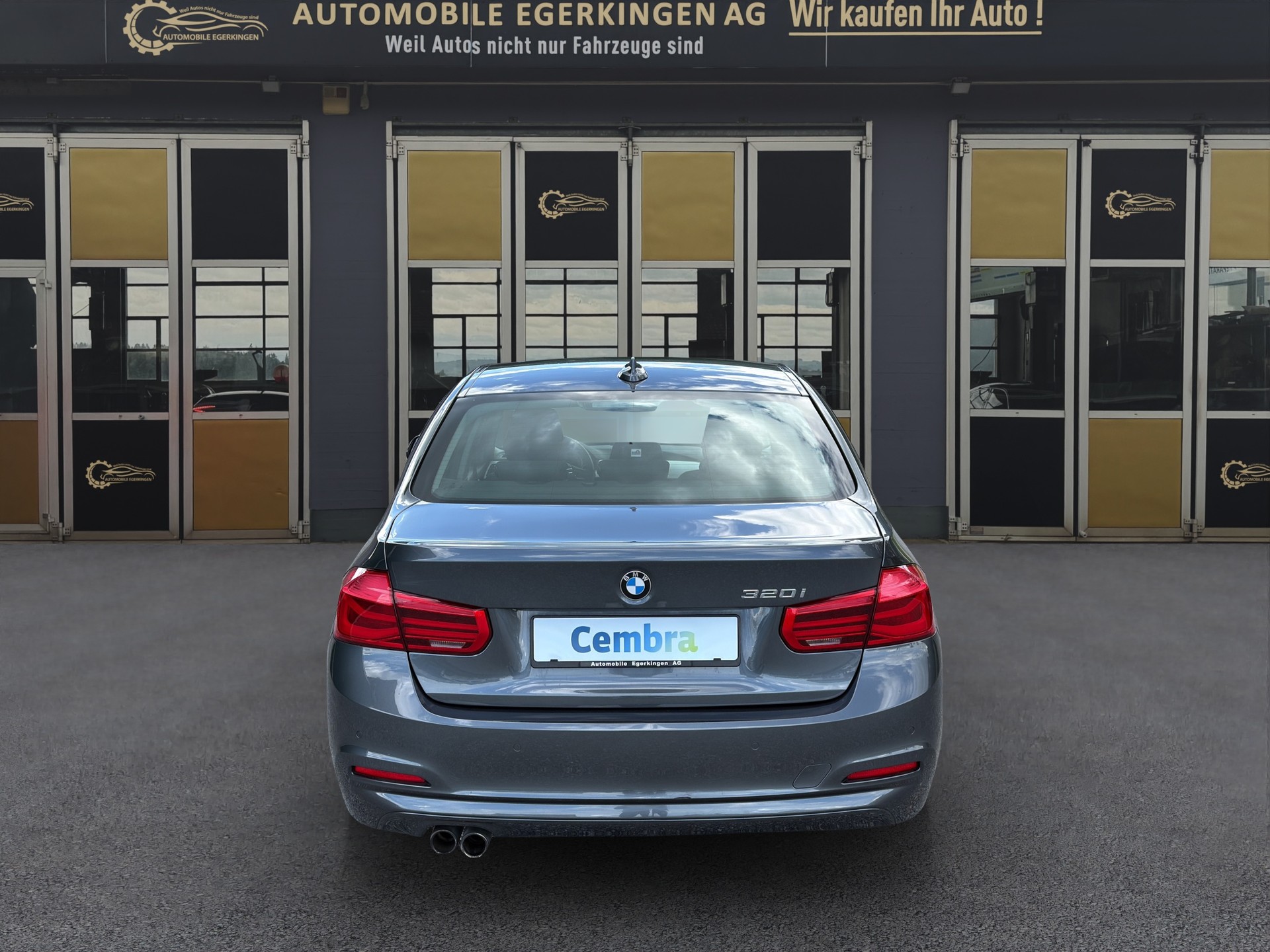 BMW 320i Essential Ed.-image-5