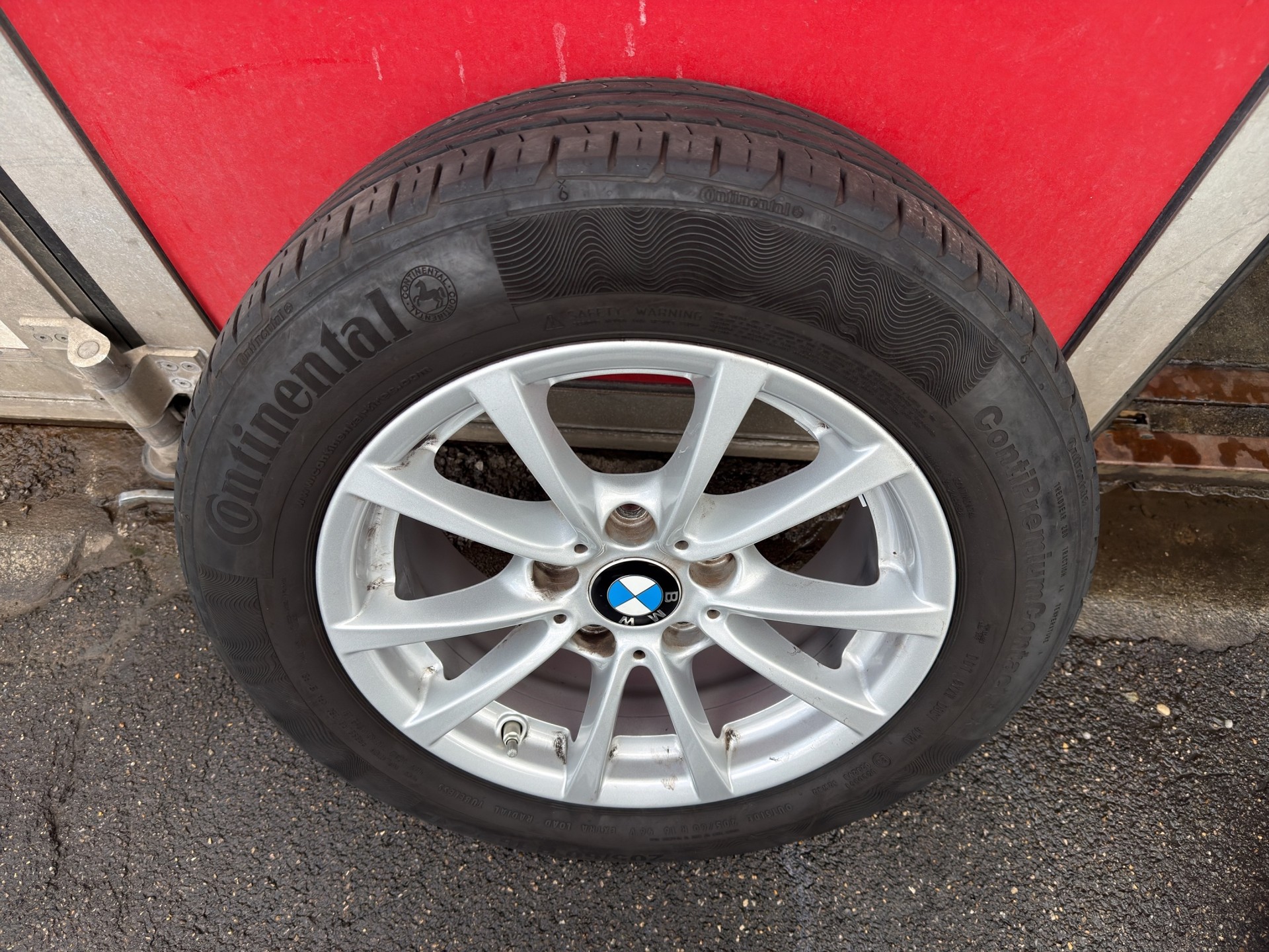 BMW 320i Essential Ed.-image-16