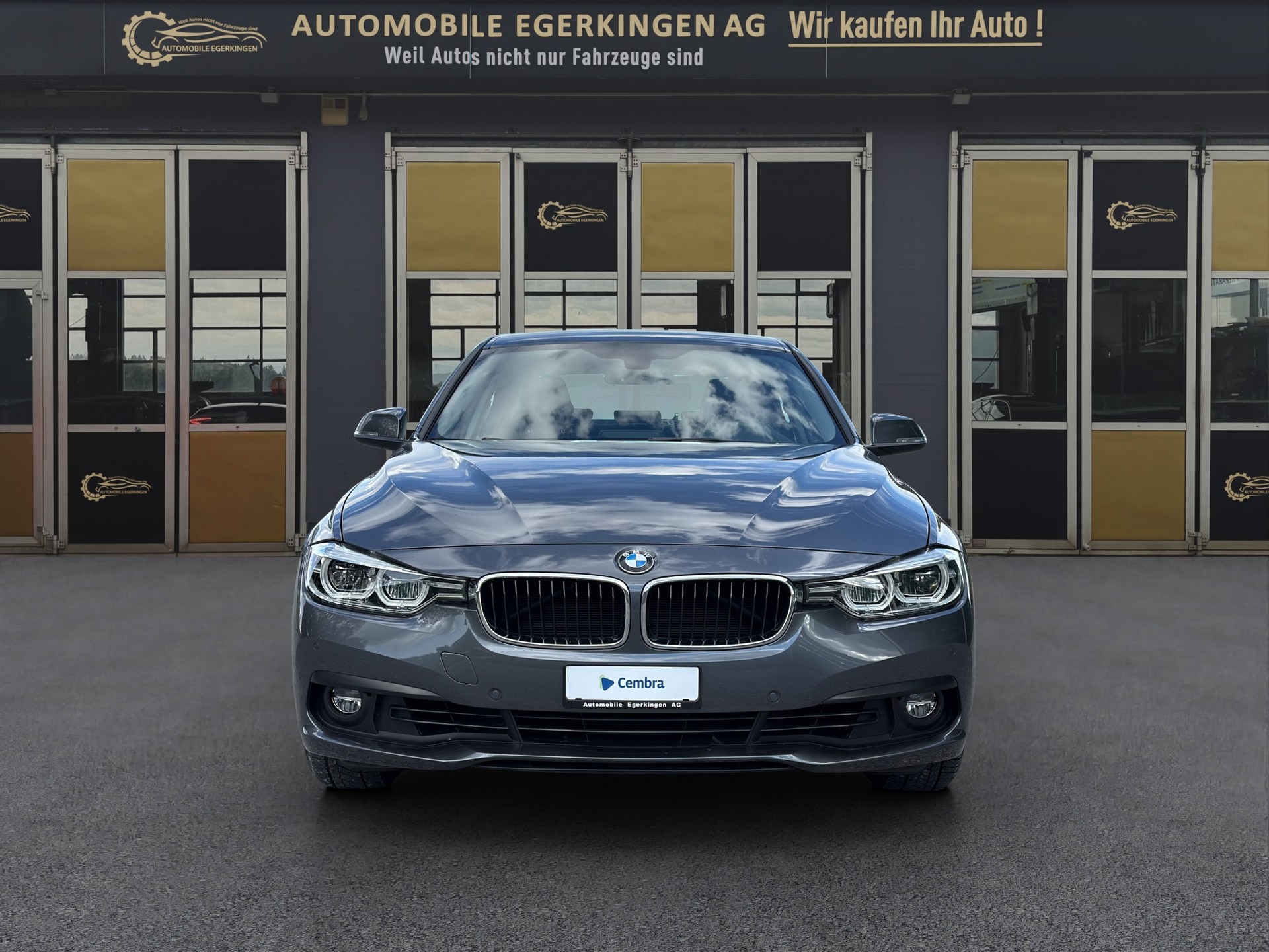 BMW 320i Essential Ed.-image-1