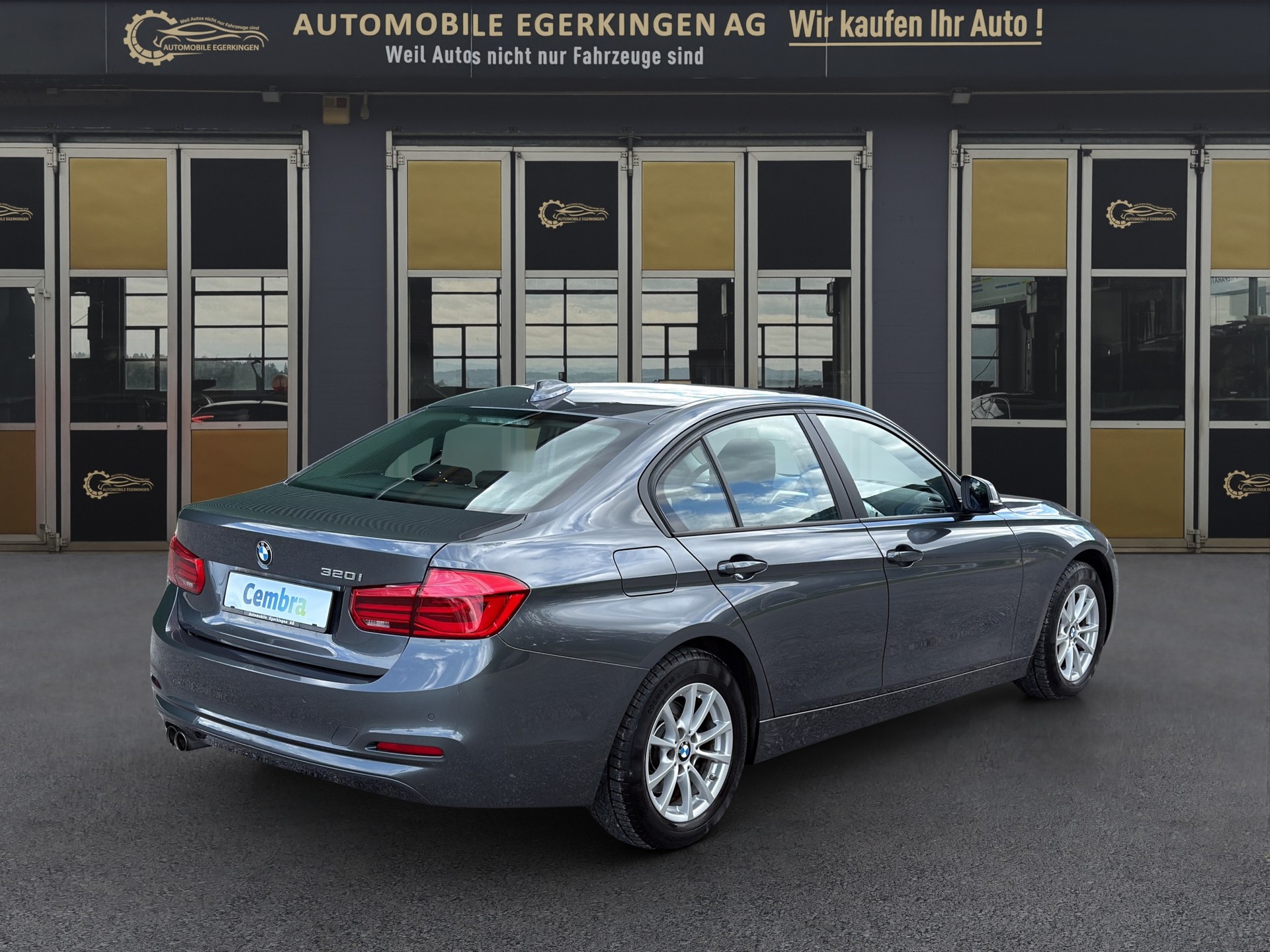 BMW 320i Essential Ed.-image-4