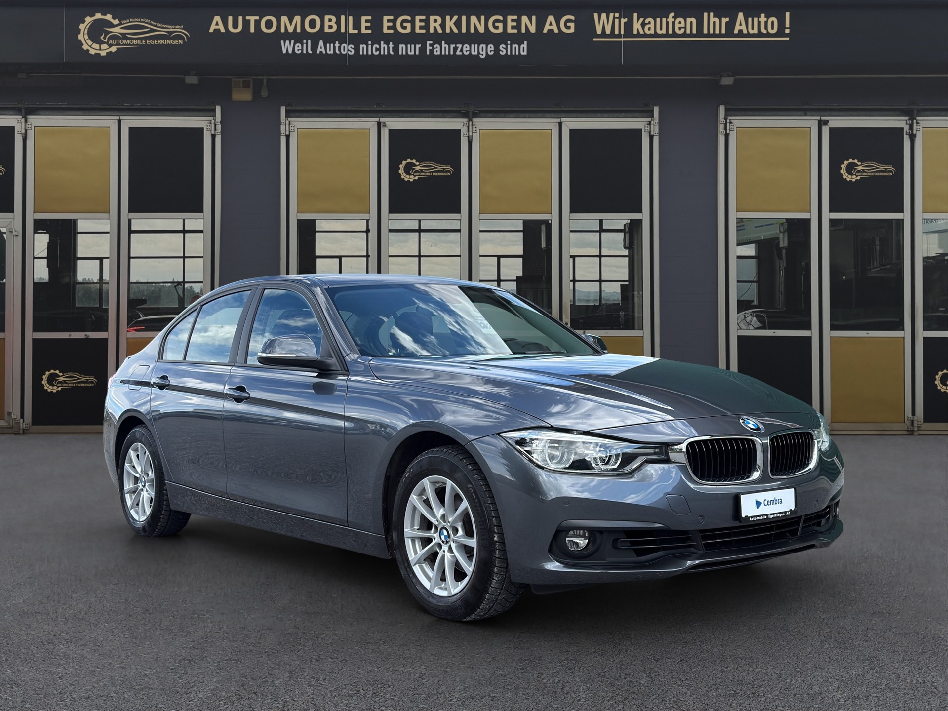 BMW 320i Essential Ed.-image-2