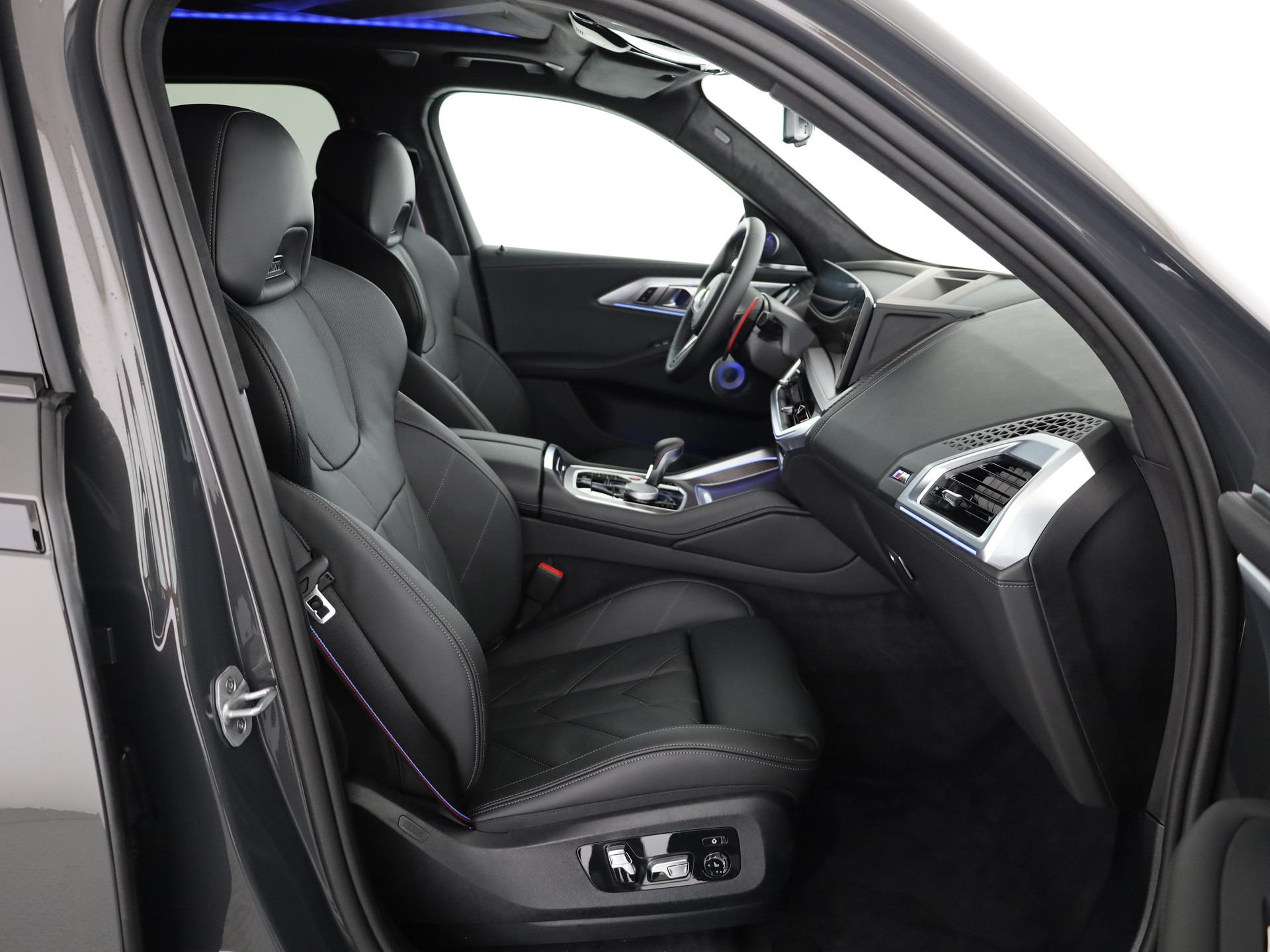 BMW XM Label Plug-in Hybrid-image-13