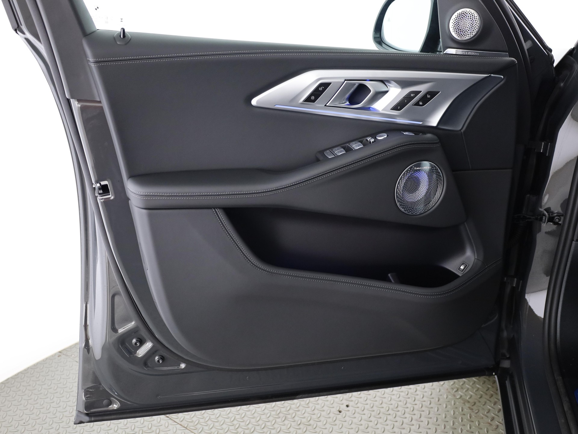 BMW XM Label Plug-in Hybrid-image-9