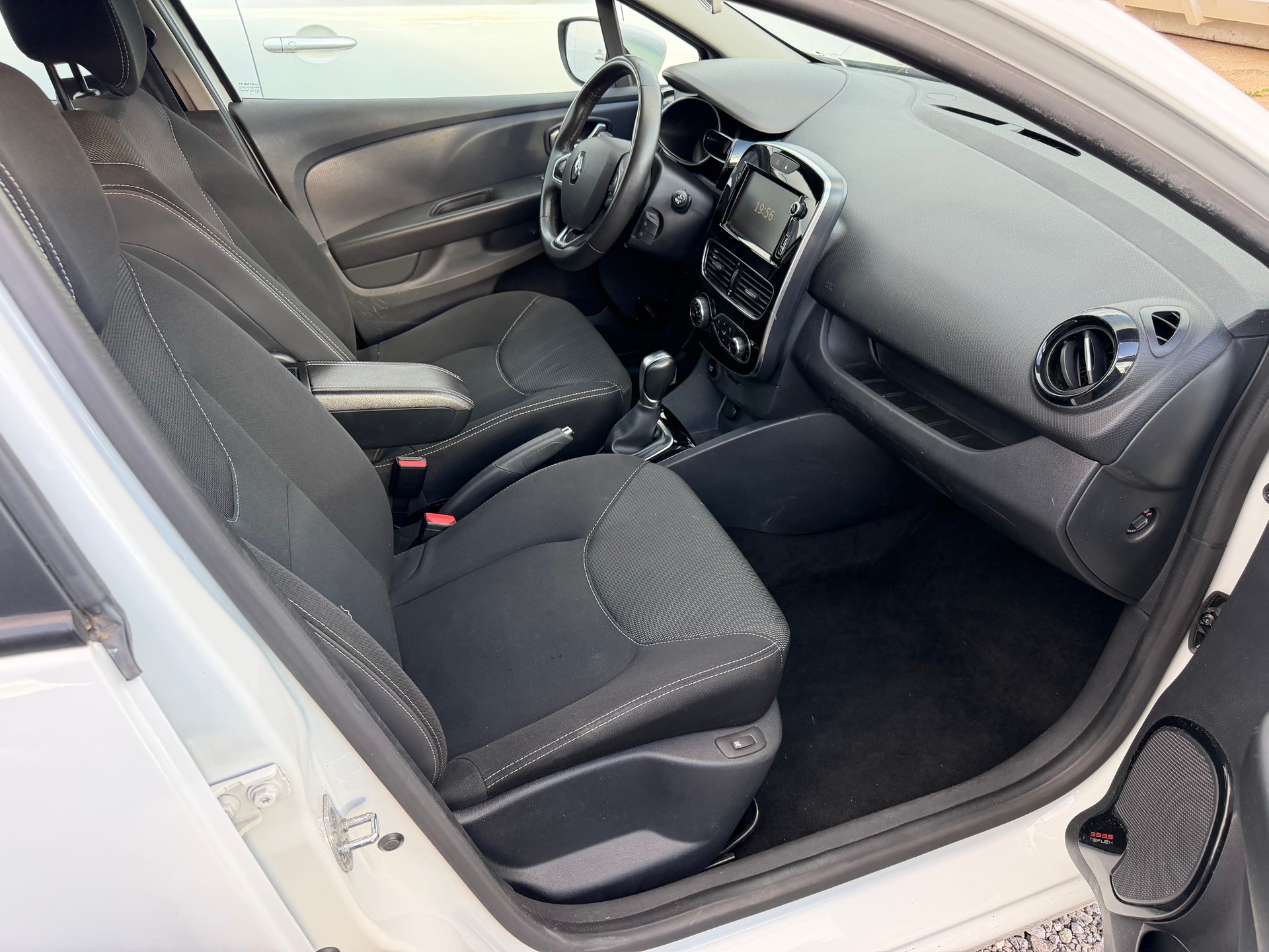 RENAULT Clio 1.5 dCi Intens EDC-image-9