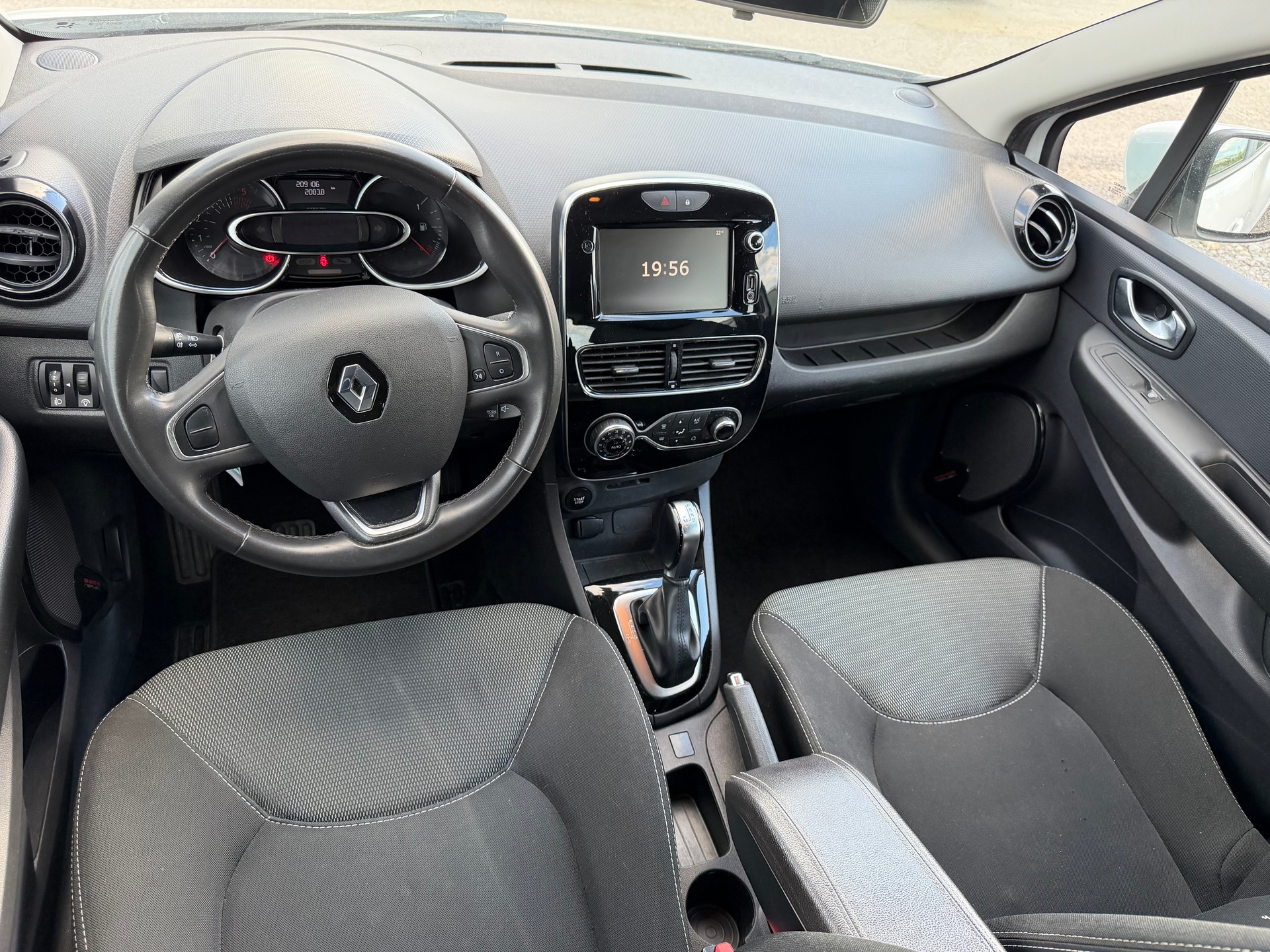 RENAULT Clio 1.5 dCi Intens EDC-image-10