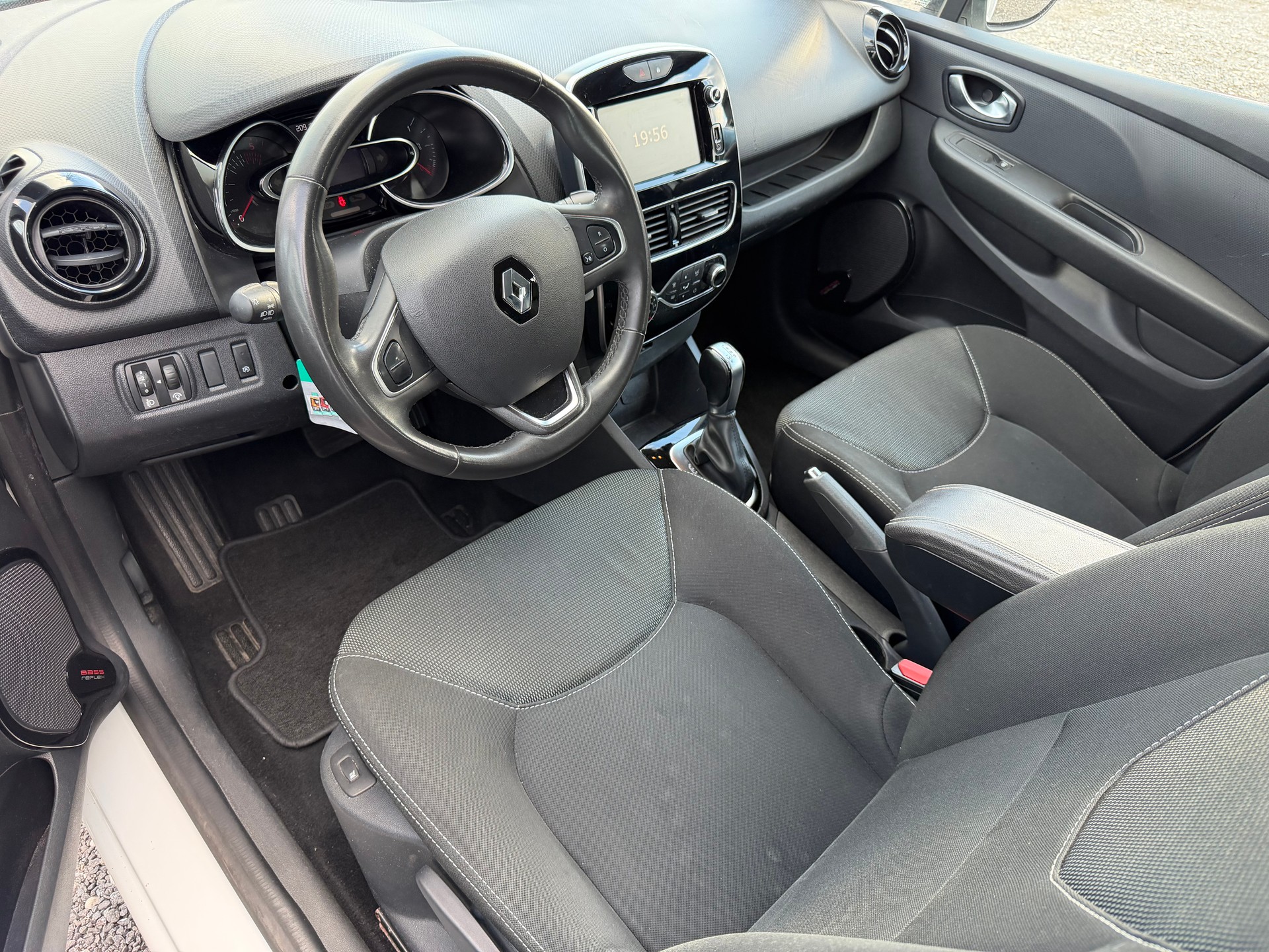 RENAULT Clio 1.5 dCi Intens EDC-image-8