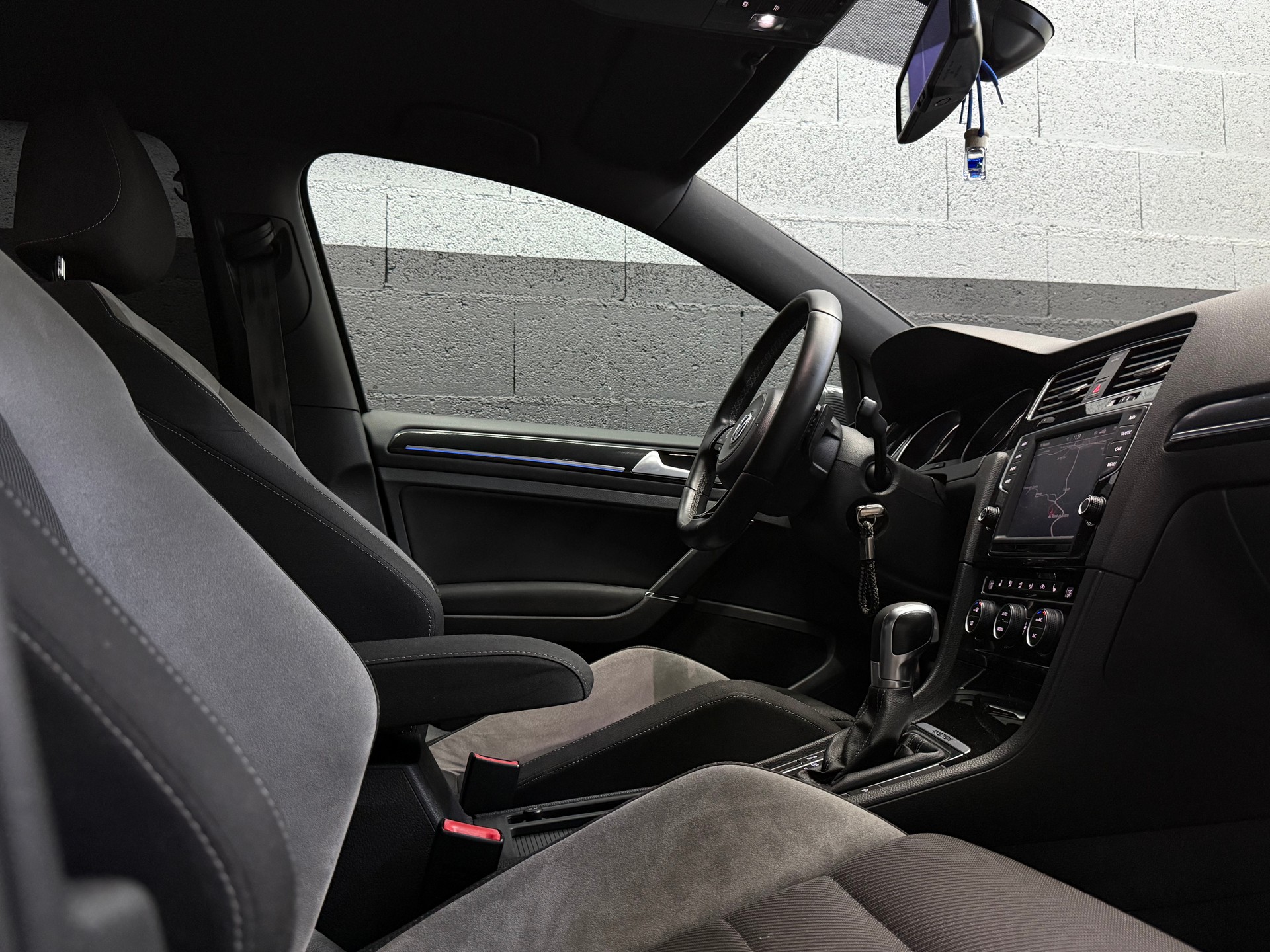 VW Golf 2.0 TSI R 4Motion DSG-image-9