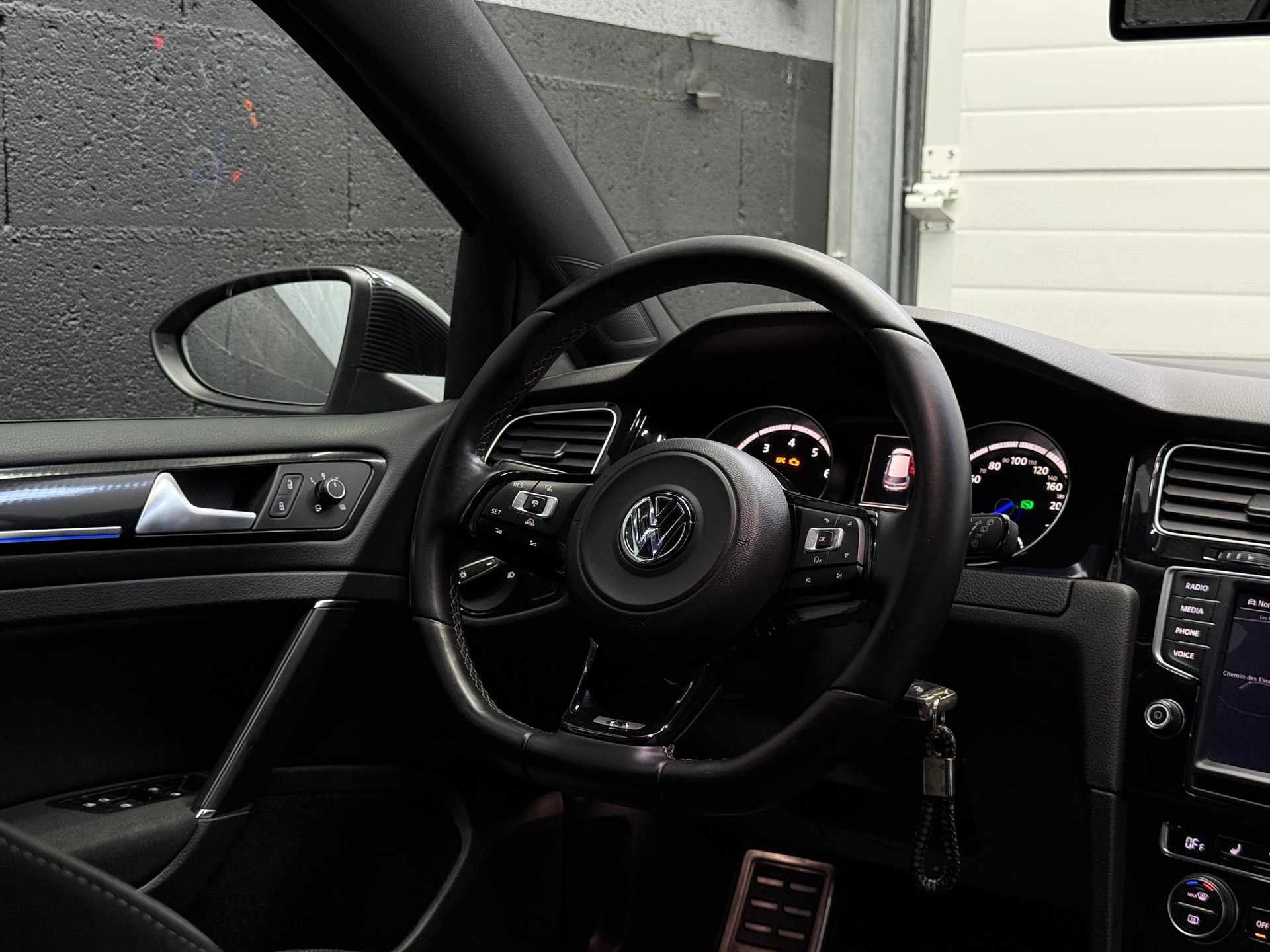 VW Golf 2.0 TSI R 4Motion DSG-image-11