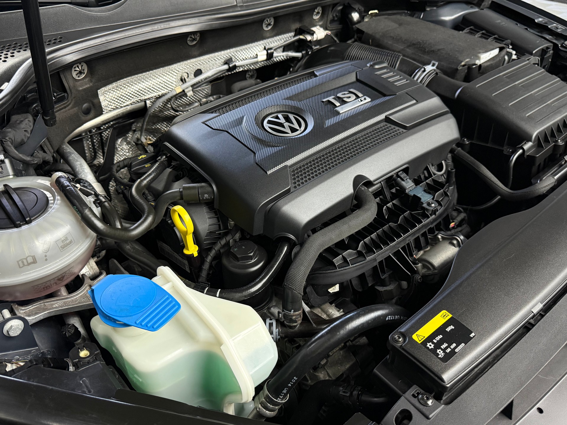 VW Golf 2.0 TSI R 4Motion DSG-image-12