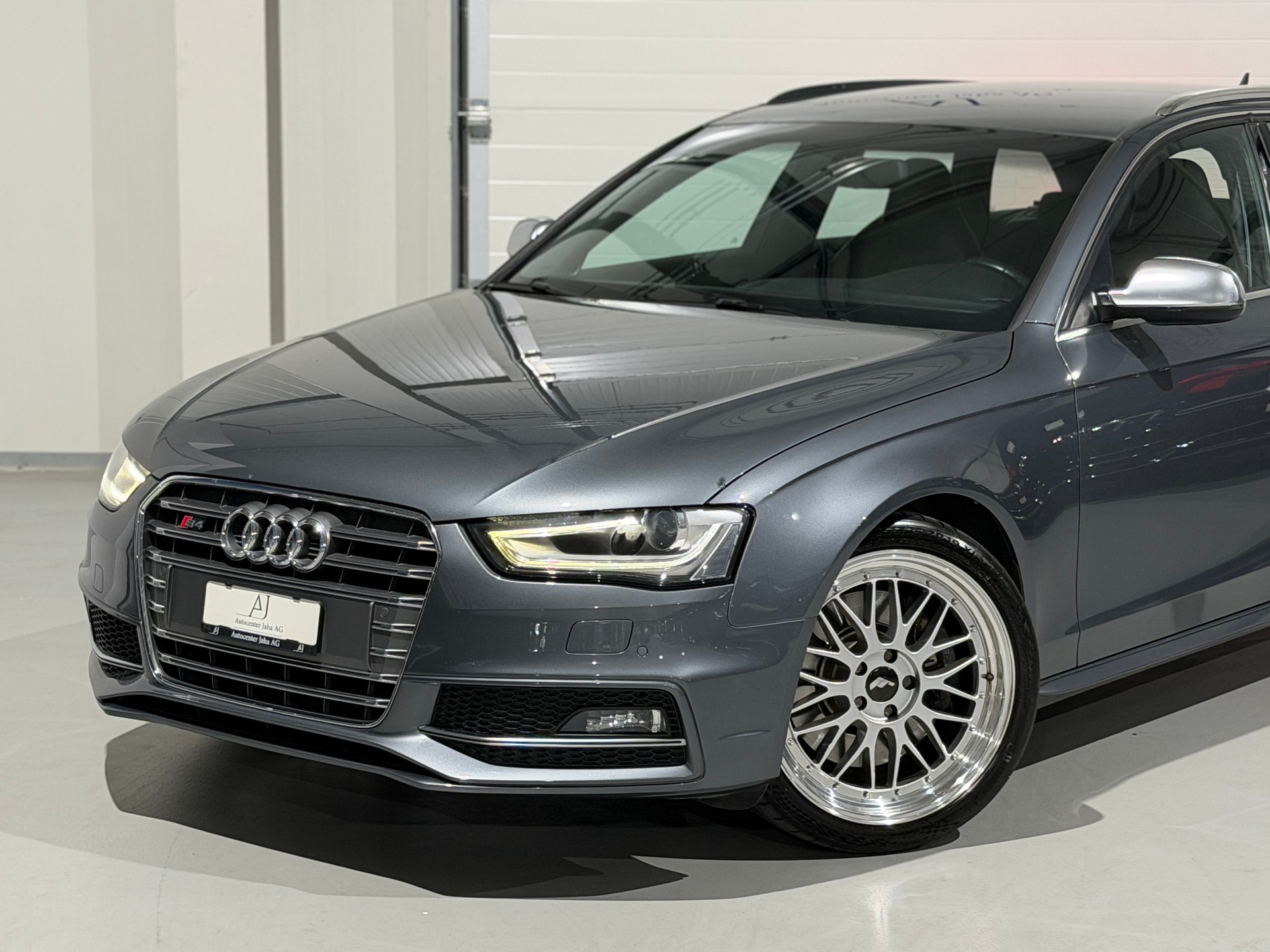 AUDI S4 Avant 3.0 TFSI quattro S-tronic-image-1