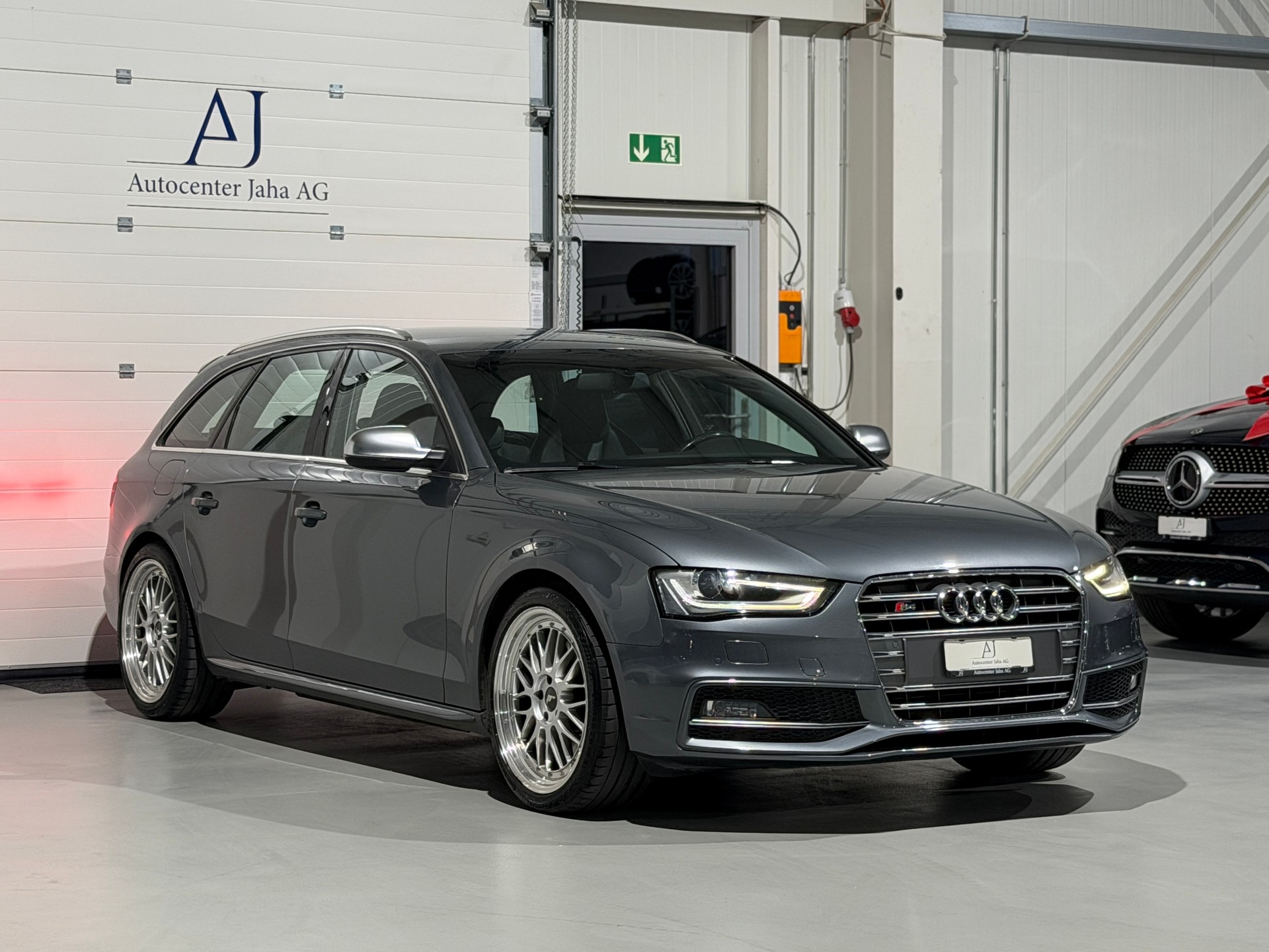 AUDI S4 Avant 3.0 TFSI quattro S-tronic-image-4