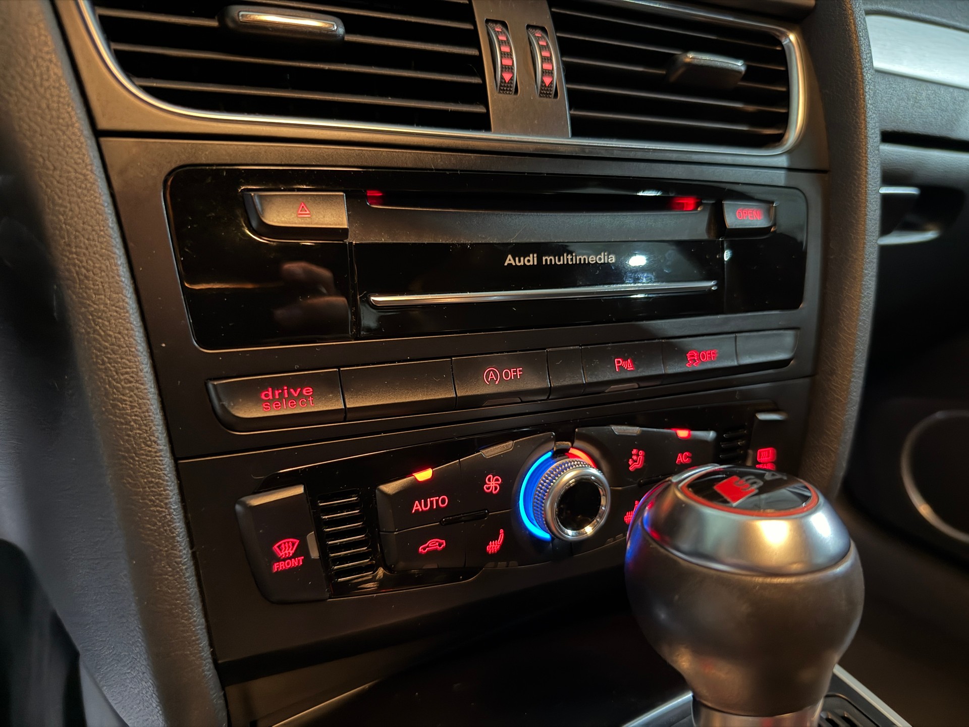 AUDI S4 Avant 3.0 TFSI quattro S-tronic-image-9