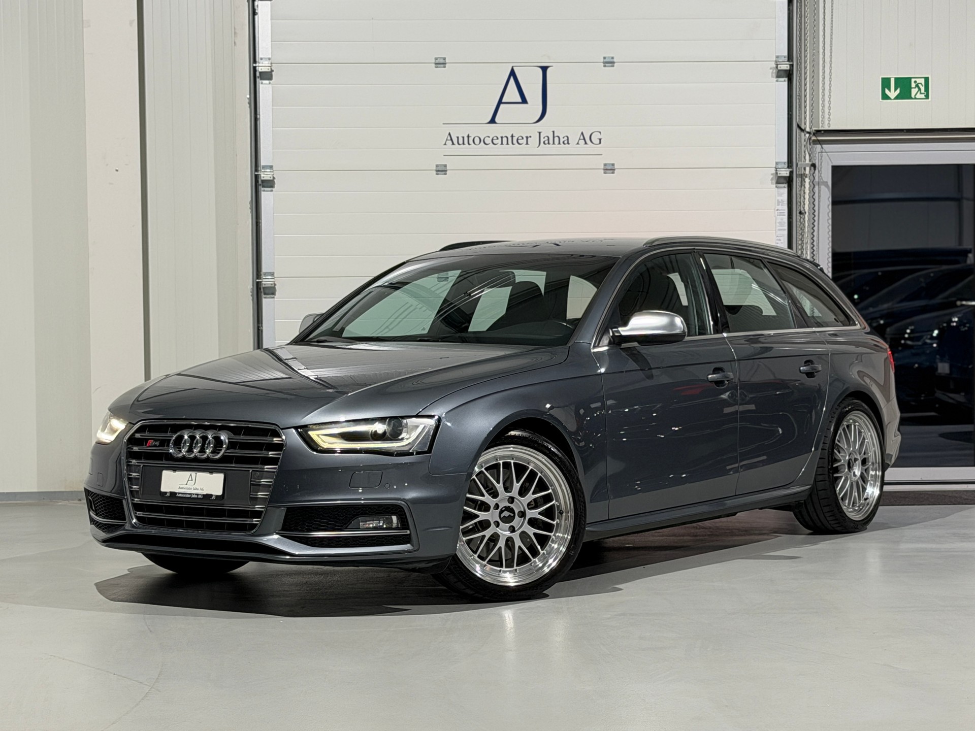 AUDI S4 Avant 3.0 TFSI quattro S-tronic-image-0