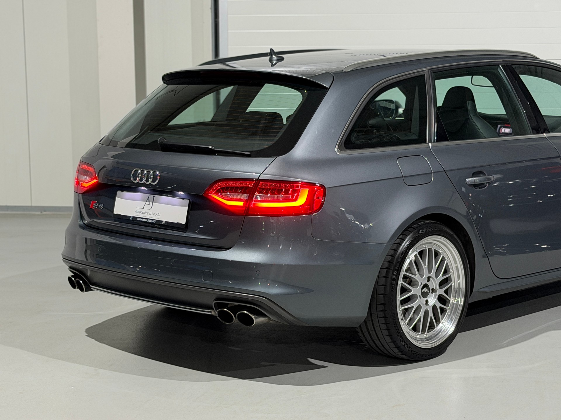 AUDI S4 Avant 3.0 TFSI quattro S-tronic-image-5
