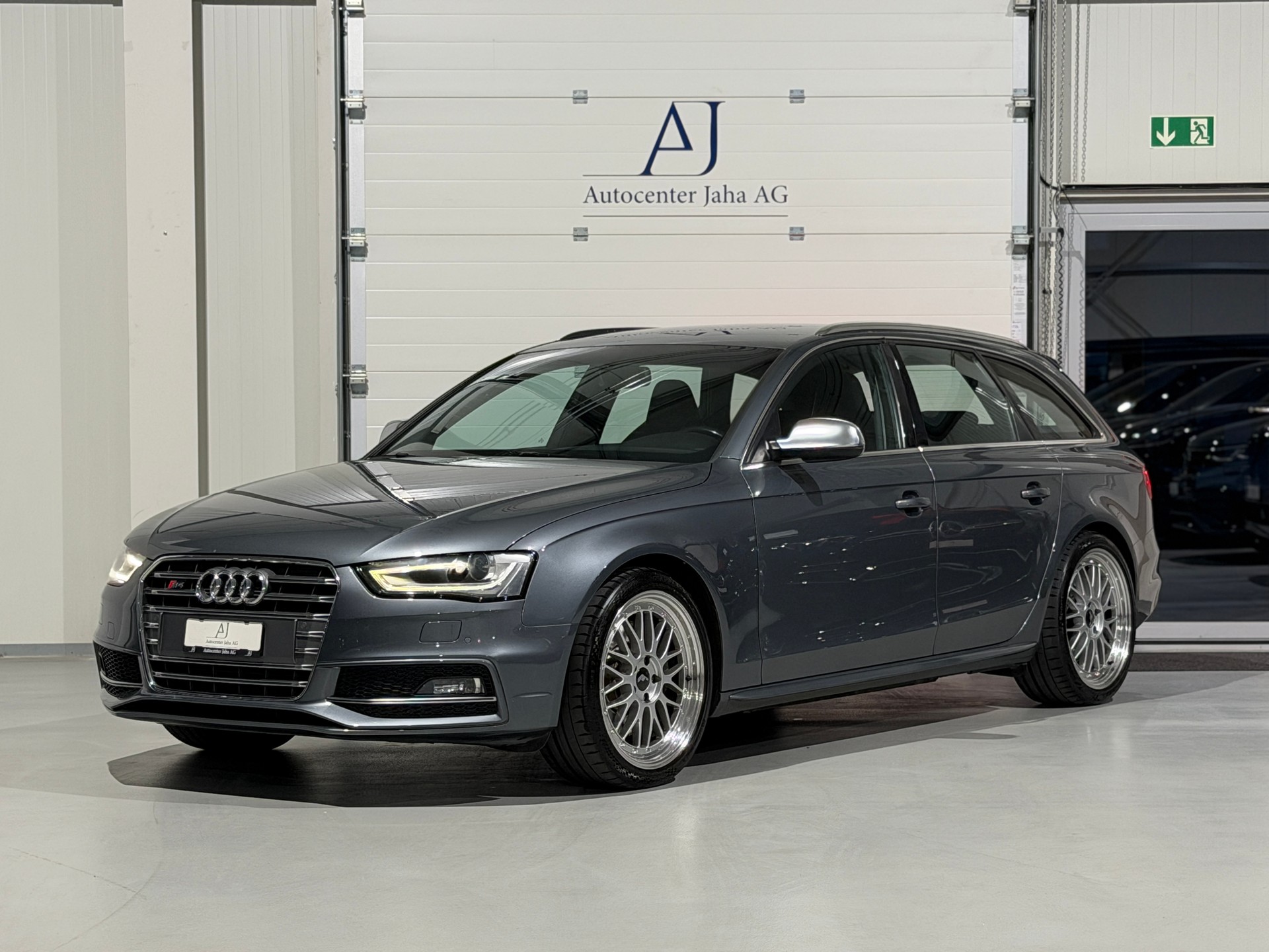 AUDI S4 Avant 3.0 TFSI quattro S-tronic-image-2