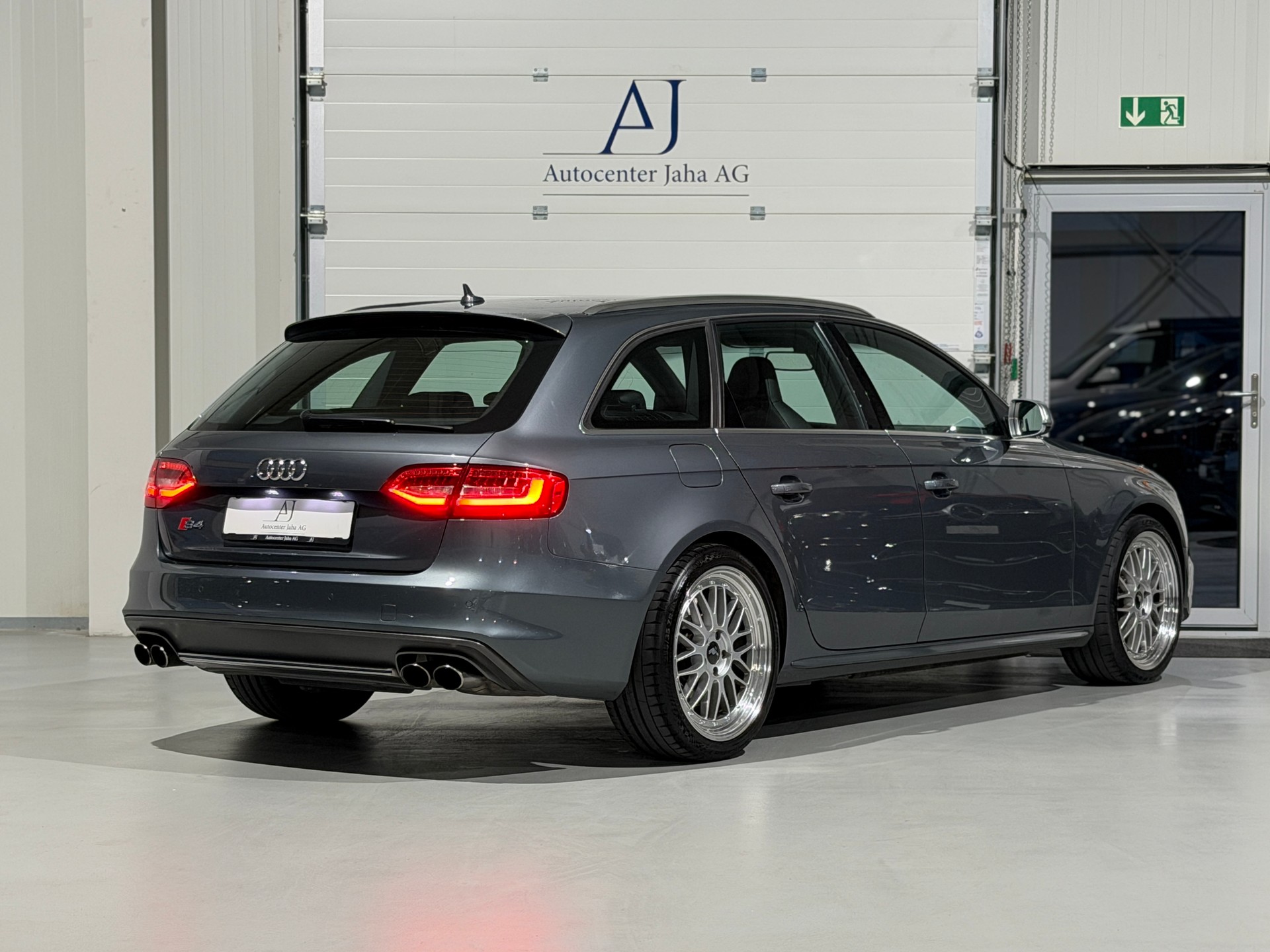 AUDI S4 Avant 3.0 TFSI quattro S-tronic-image-6