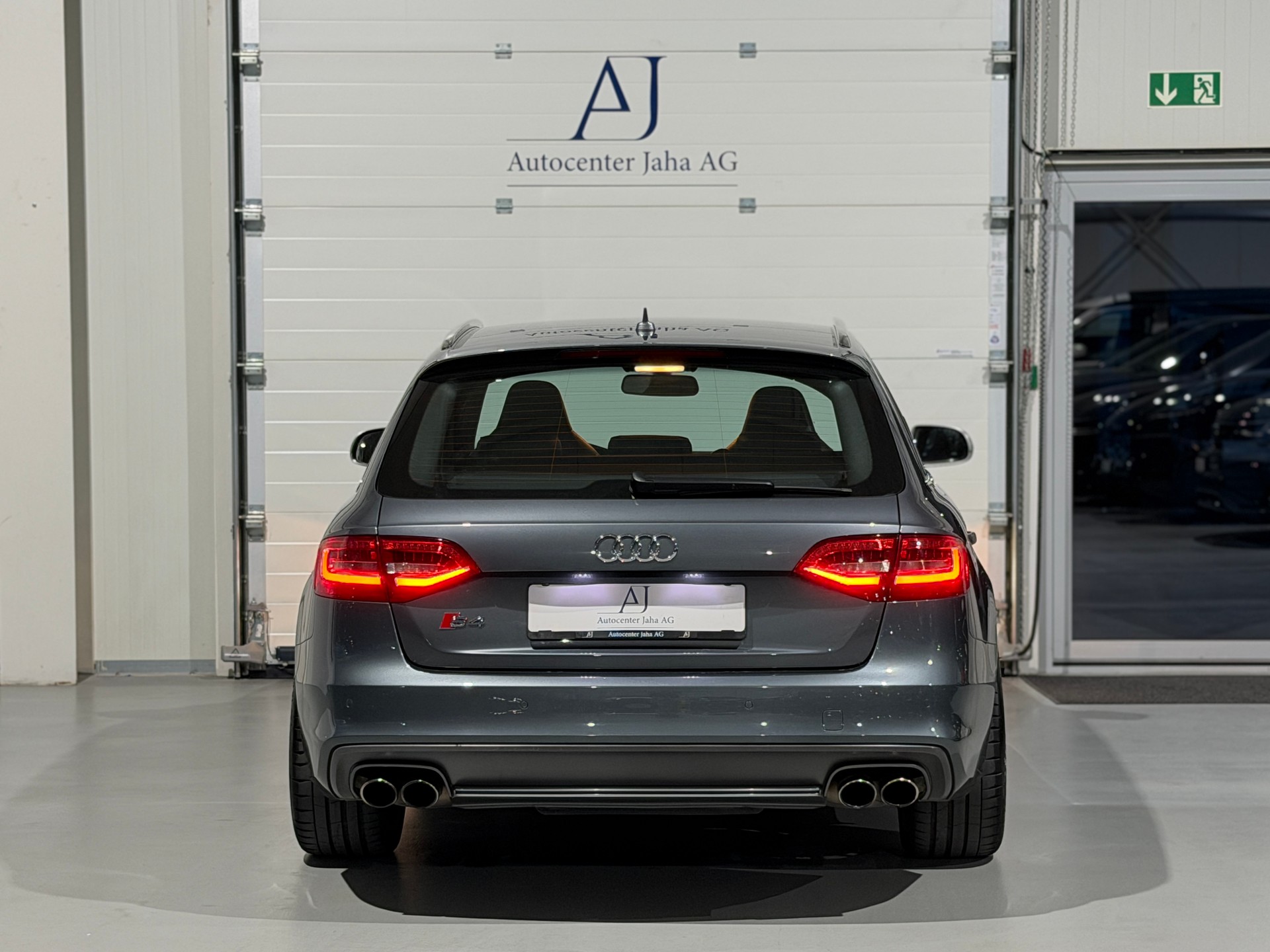 AUDI S4 Avant 3.0 TFSI quattro S-tronic-image-14