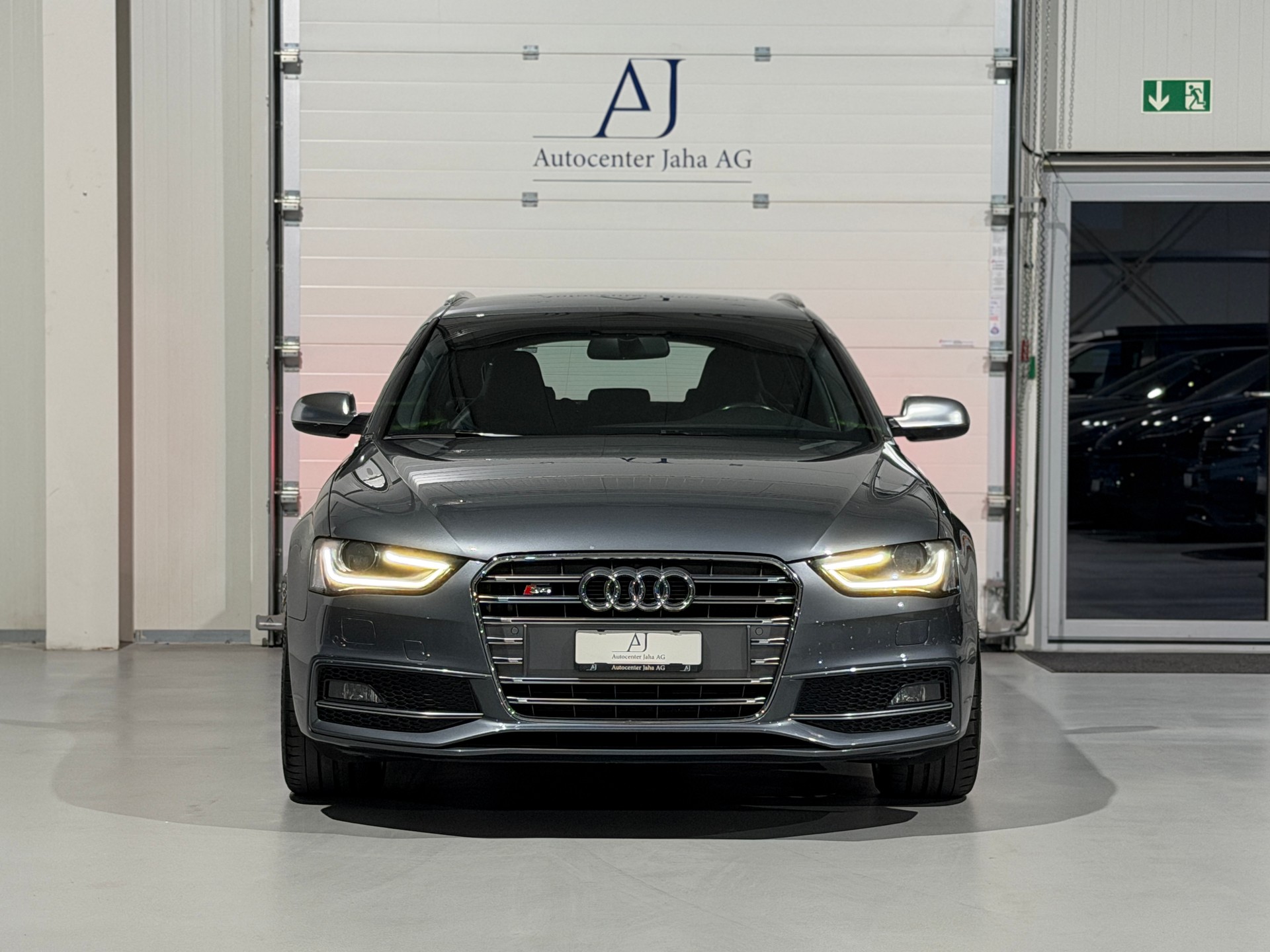 AUDI S4 Avant 3.0 TFSI quattro S-tronic-image-3