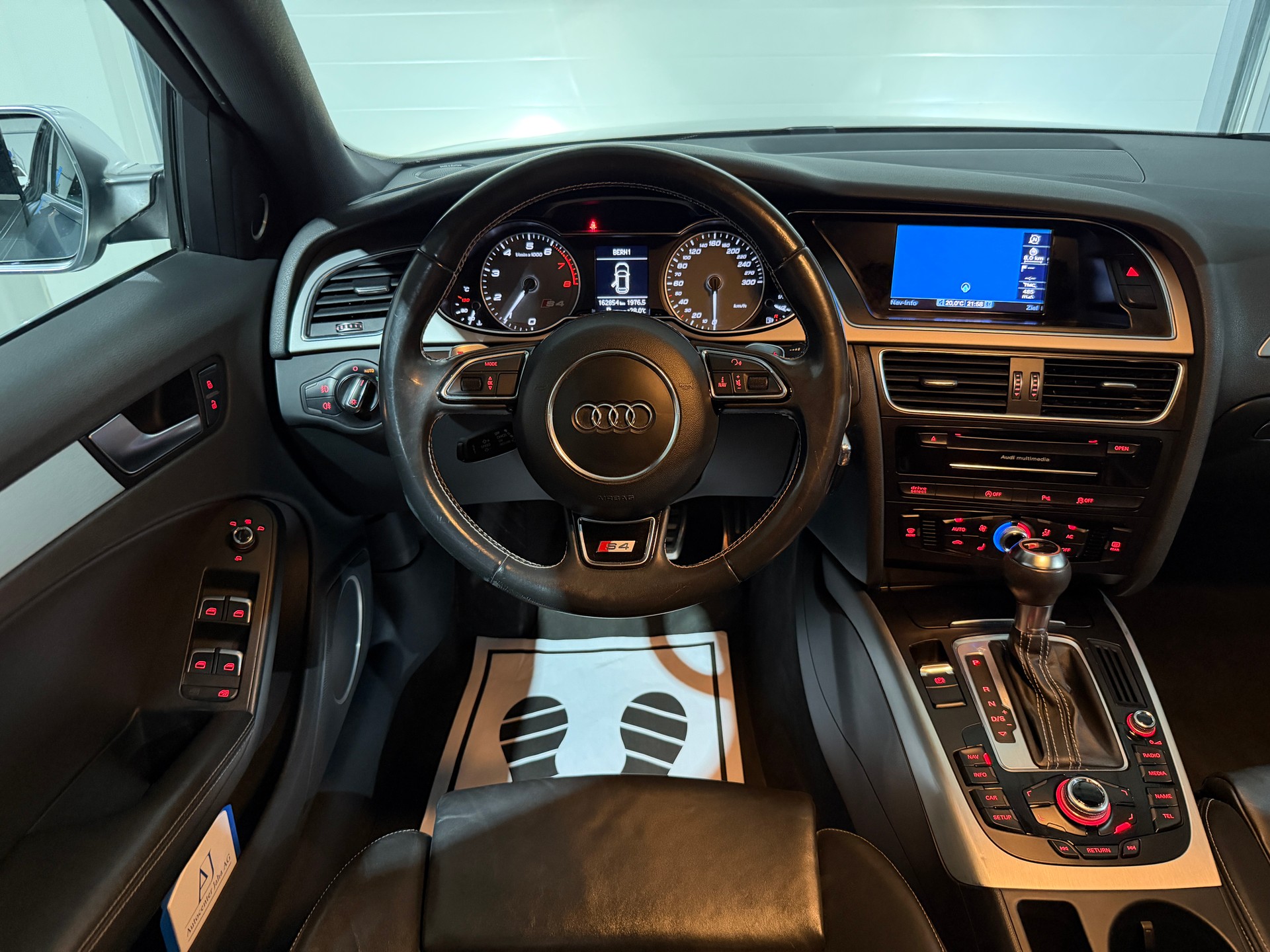 AUDI S4 Avant 3.0 TFSI quattro S-tronic-image-7