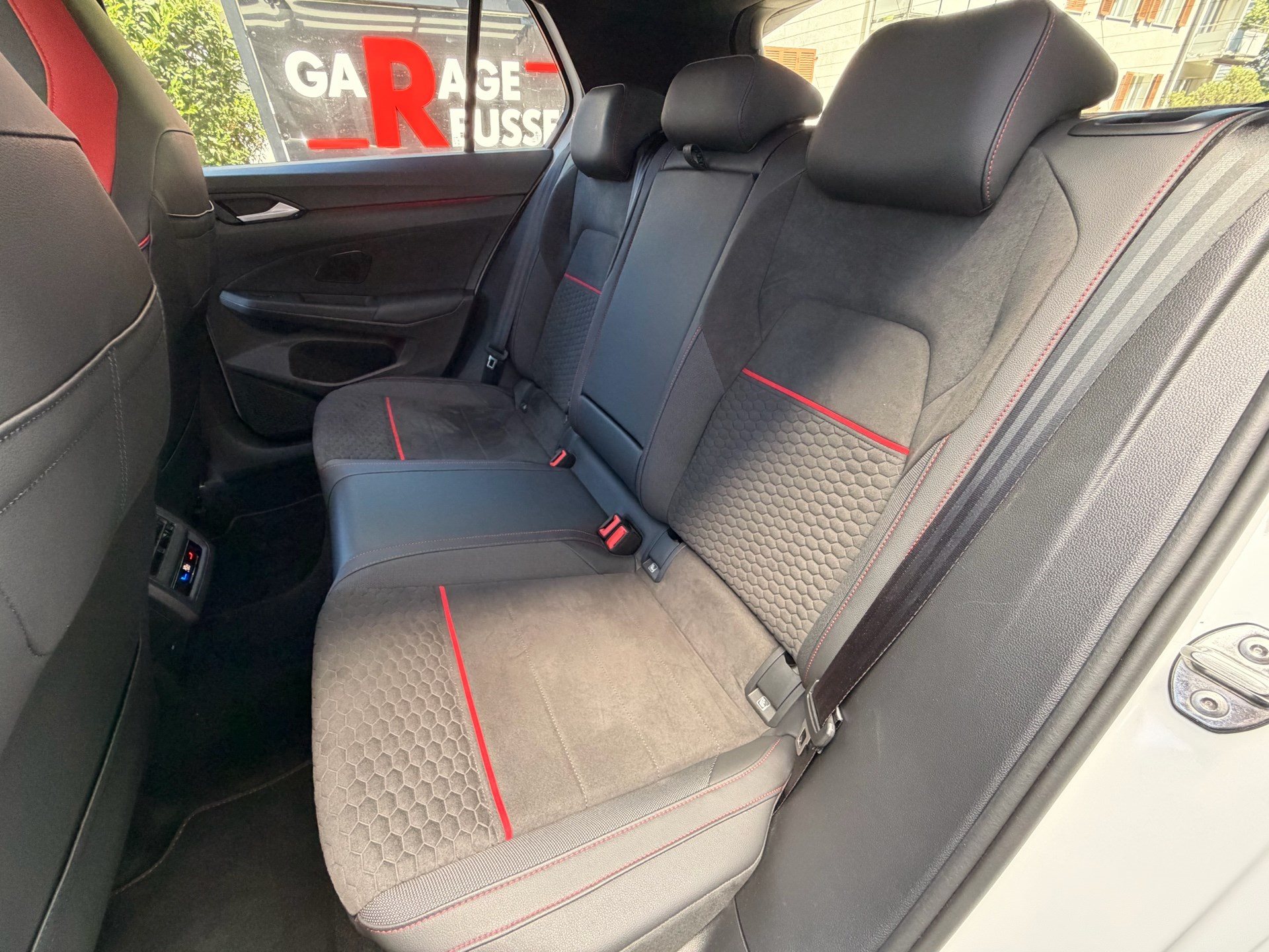 VW Golf GTI CLUBSPORT *** VOLLAUSSTATTUNG MIT AKRAPOVIC AUSPUFFANLAGE ***-image-28