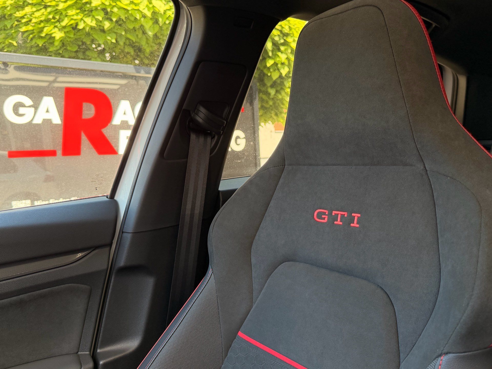 VW Golf GTI CLUBSPORT *** VOLLAUSSTATTUNG MIT AKRAPOVIC AUSPUFFANLAGE ***-image-27
