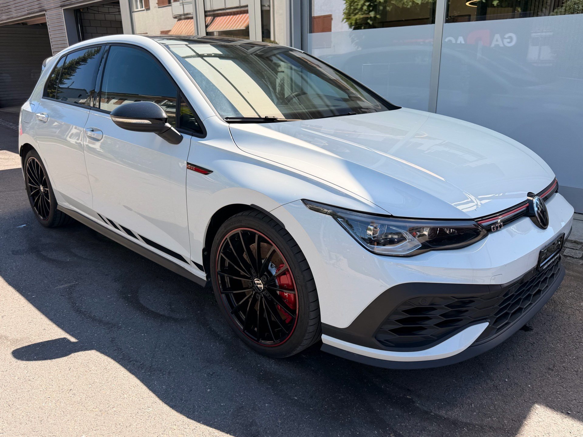 VW Golf GTI CLUBSPORT *** VOLLAUSSTATTUNG MIT AKRAPOVIC AUSPUFFANLAGE ***-image-2