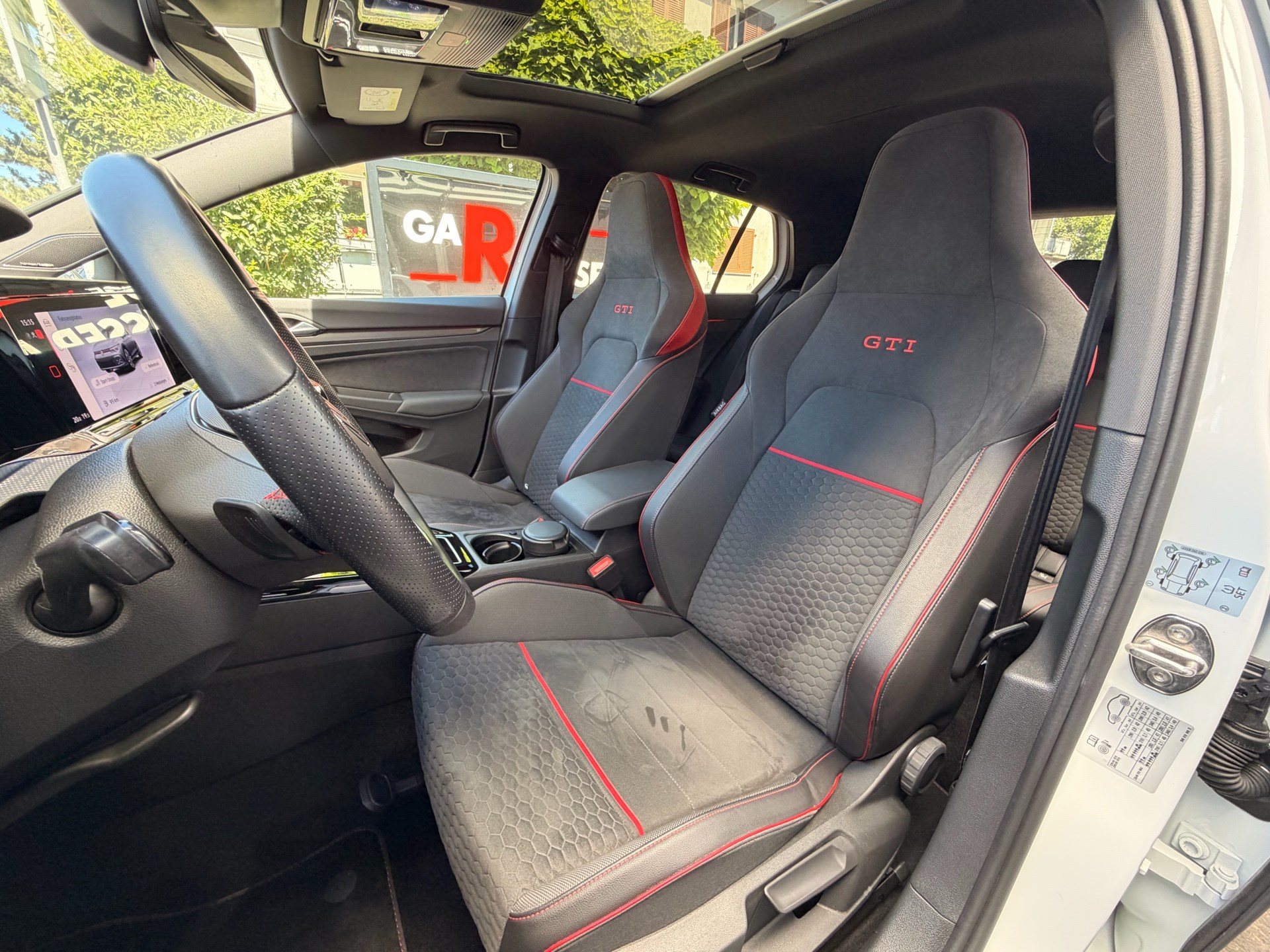 VW Golf GTI CLUBSPORT *** VOLLAUSSTATTUNG MIT AKRAPOVIC AUSPUFFANLAGE ***-image-7