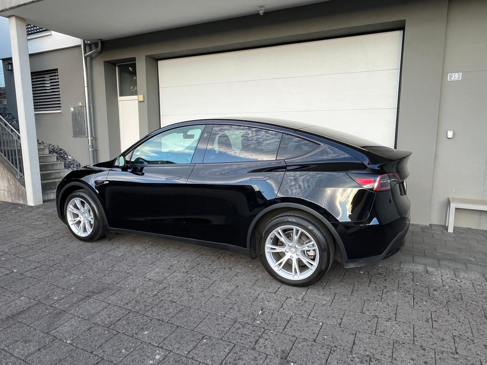 TESLA Model Y Long Range AWD-image-5