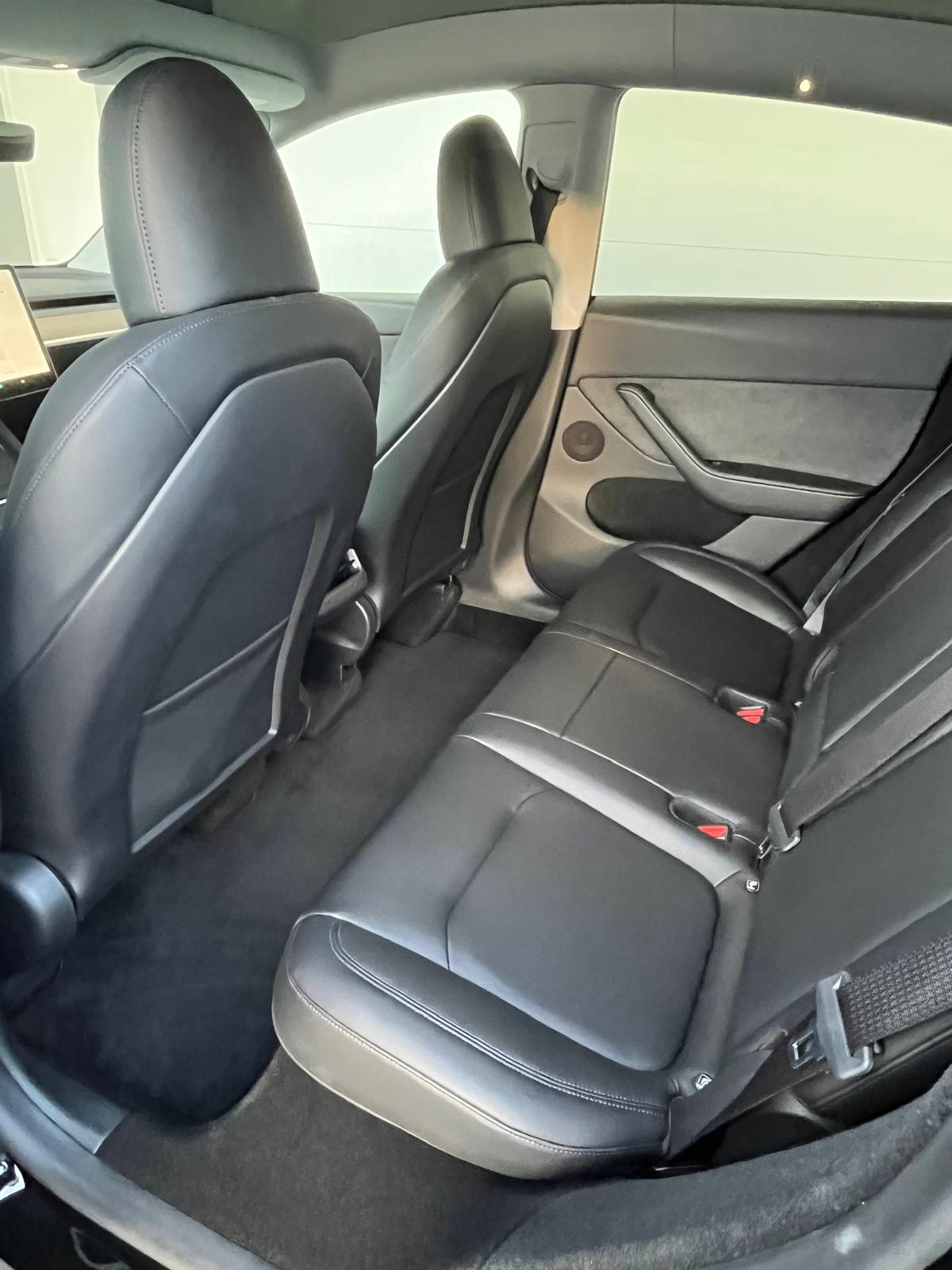 TESLA Model Y Long Range AWD-image-9