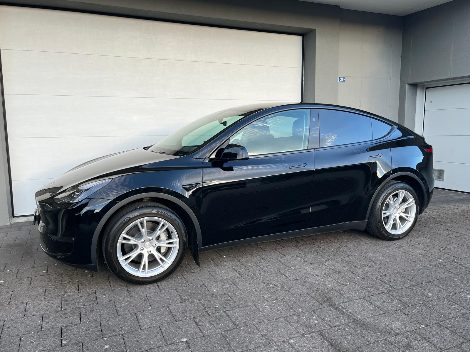 TESLA Model Y Long Range AWD-image-2