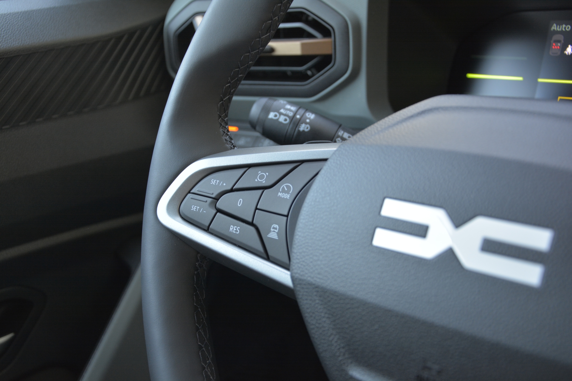 DACIA DUSTER extreme hybrid 150 4x4-image-12