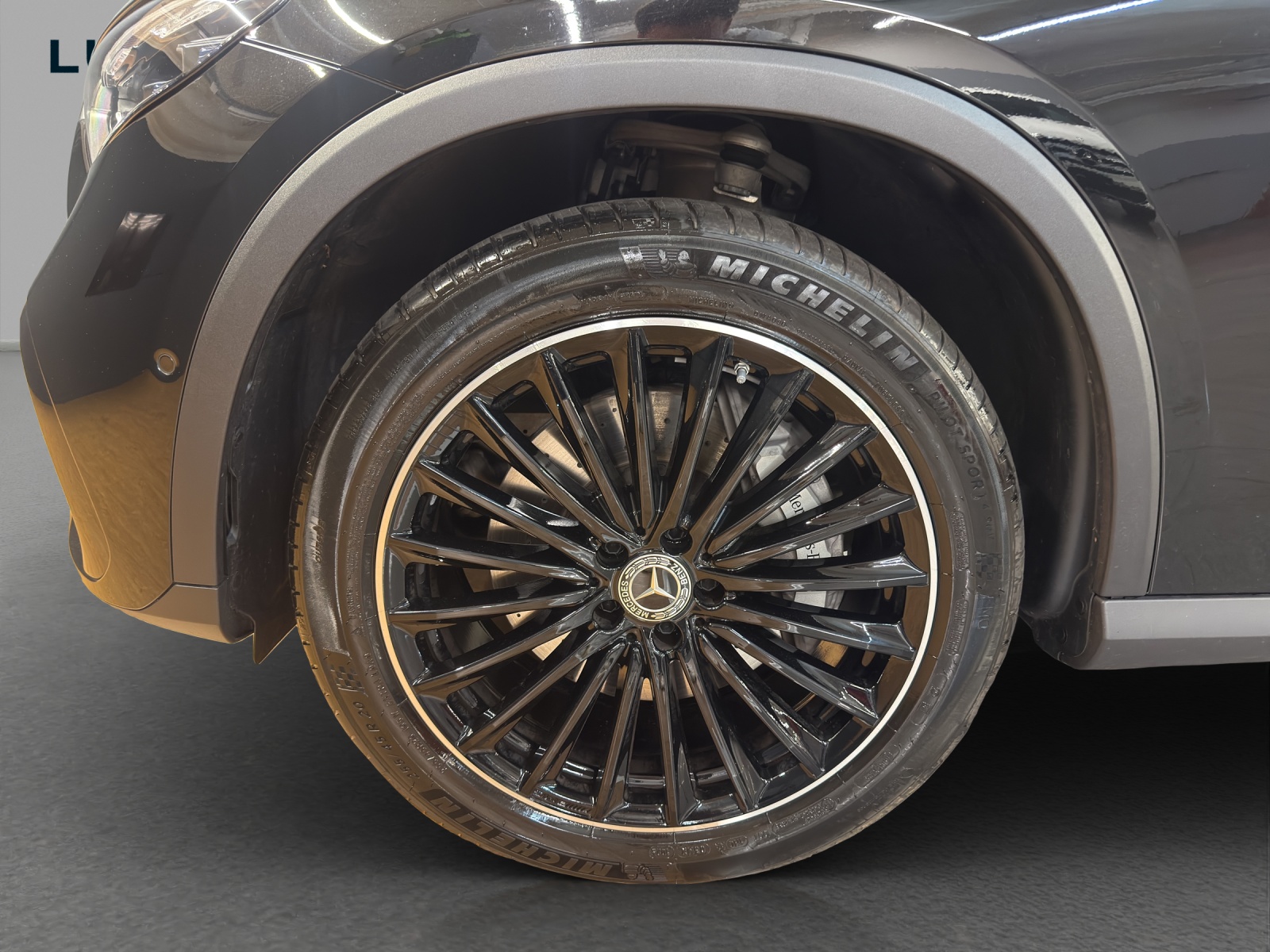 MERCEDES-BENZ GLC 300 4M - AMG / DISTRONIC / 360 Grad Kamera / Standheizung-image-6