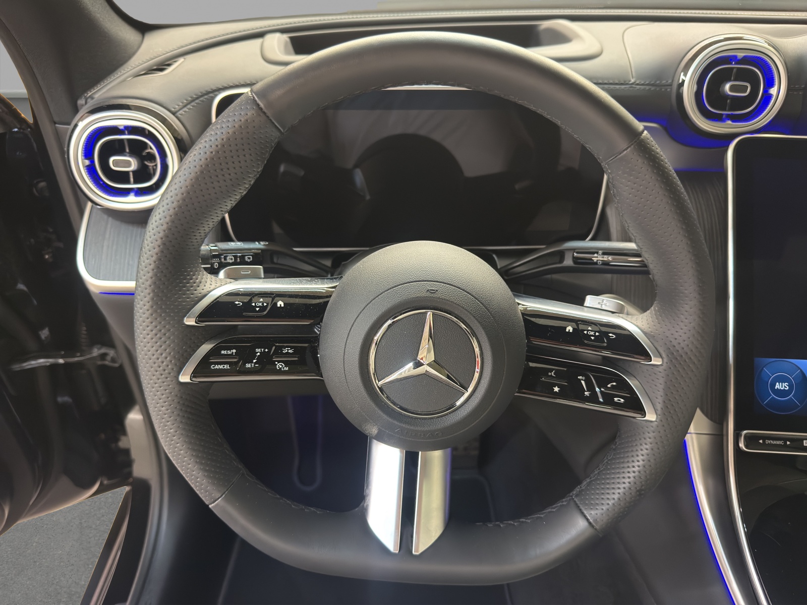 MERCEDES-BENZ GLC 300 4M - AMG / DISTRONIC / 360 Grad Kamera / Standheizung-image-9