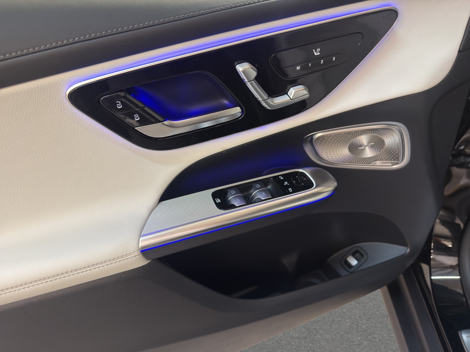 MERCEDES-BENZ GLC 300 4M - AMG / DISTRONIC / 360 Grad Kamera / Standheizung-image-12