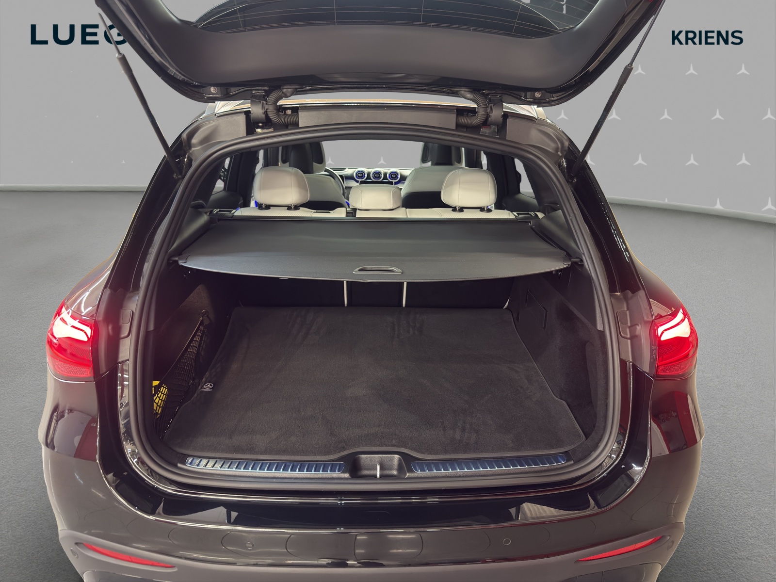 MERCEDES-BENZ GLC 300 4M - AMG / DISTRONIC / 360 Grad Kamera / Standheizung-image-14