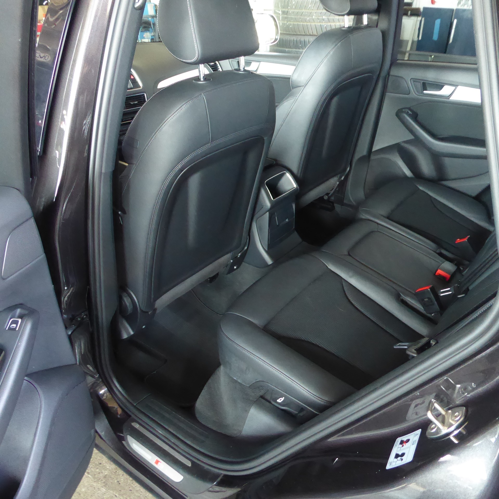 AUDI Q5 3.0 TDI clean quattro S-tronic-image-5