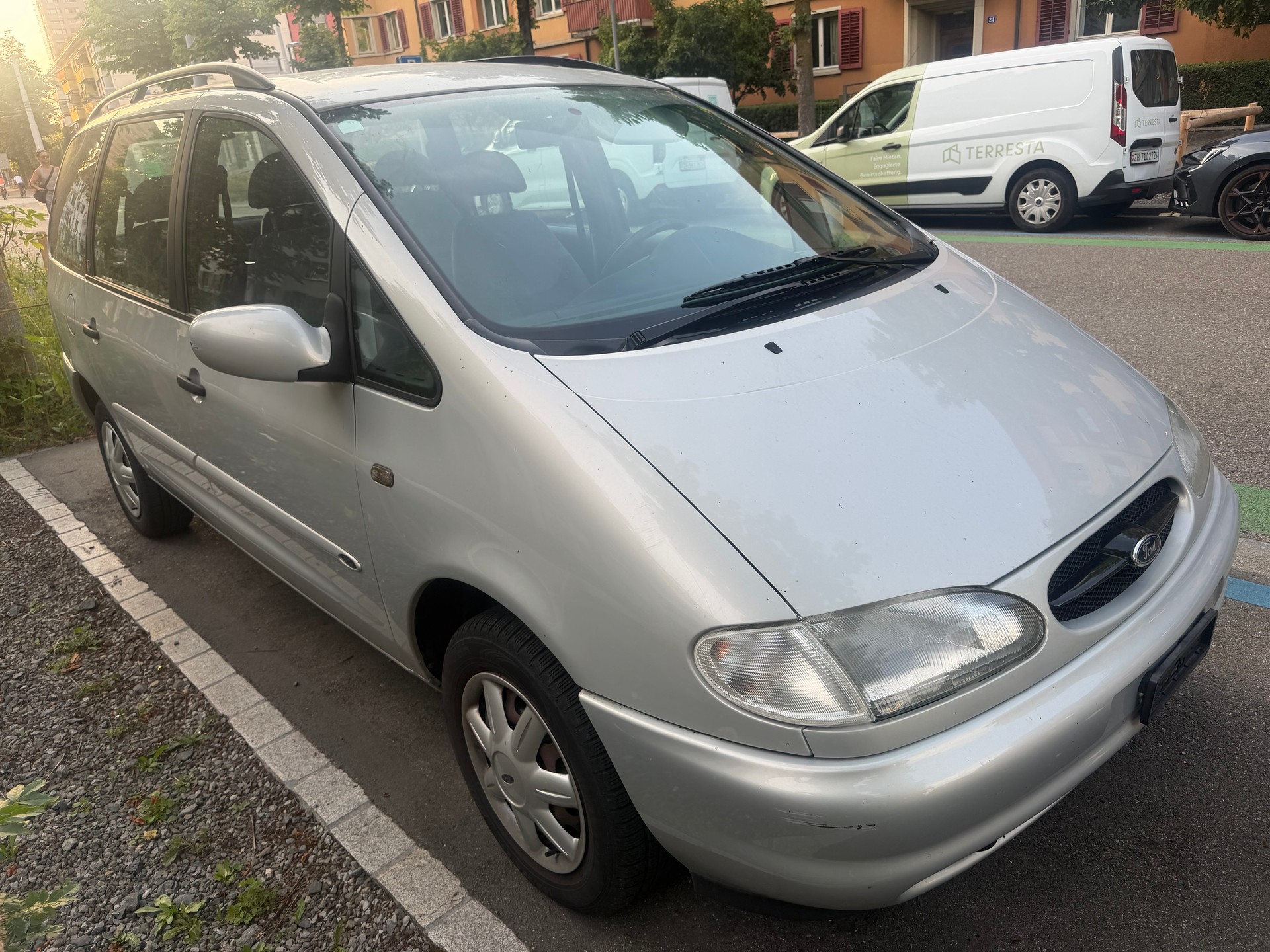 FORD Galaxy 2.0i Suisse Equipe-image-0