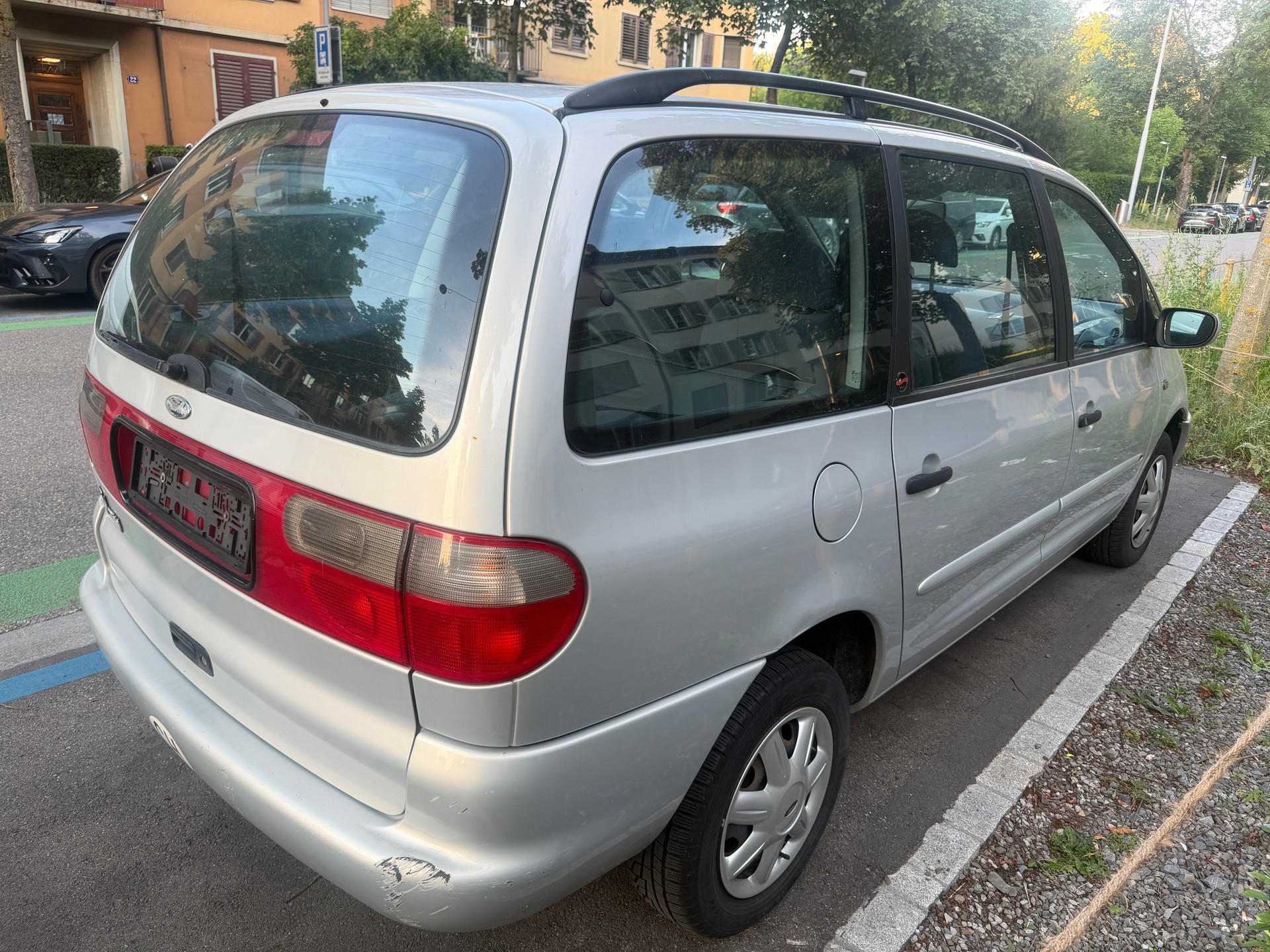 FORD Galaxy 2.0i Suisse Equipe-image-3