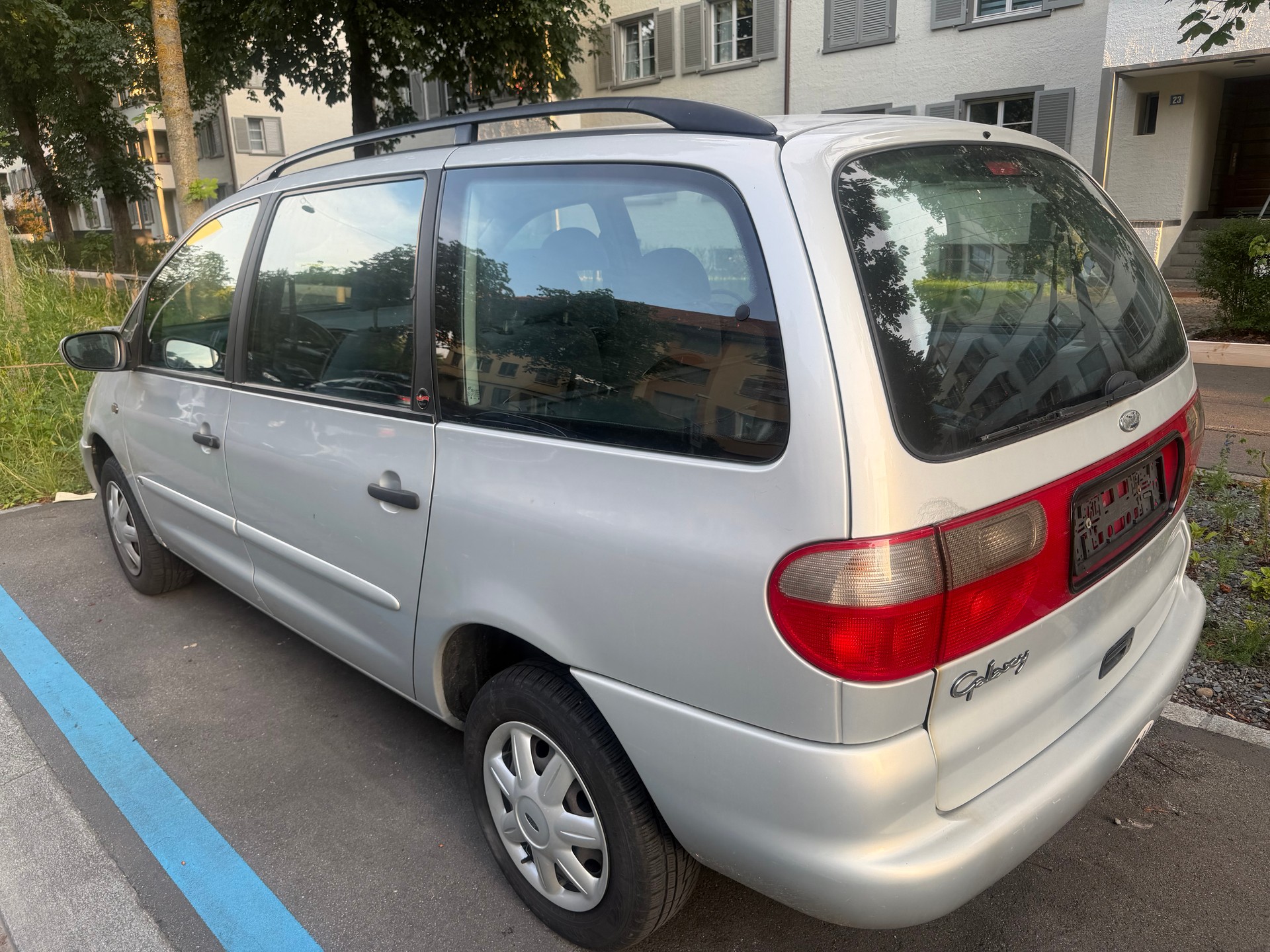 FORD Galaxy 2.0i Suisse Equipe-image-2