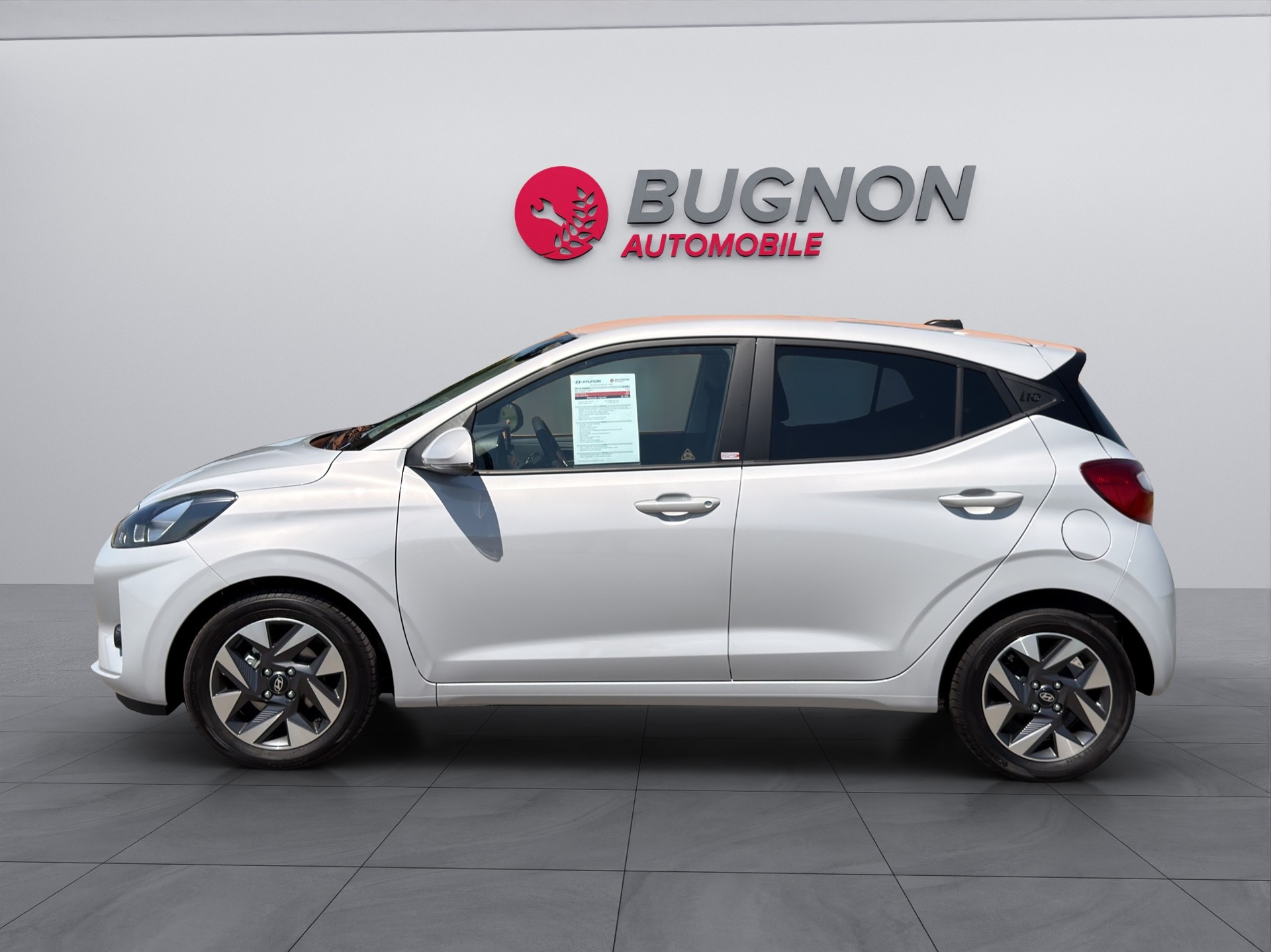 HYUNDAI i10 1.2 Amplia Aut.-image-15