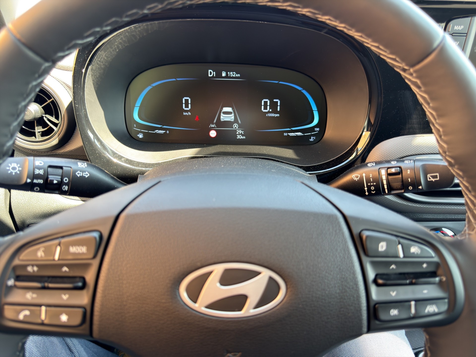 HYUNDAI i10 1.2 Amplia Aut.-image-8