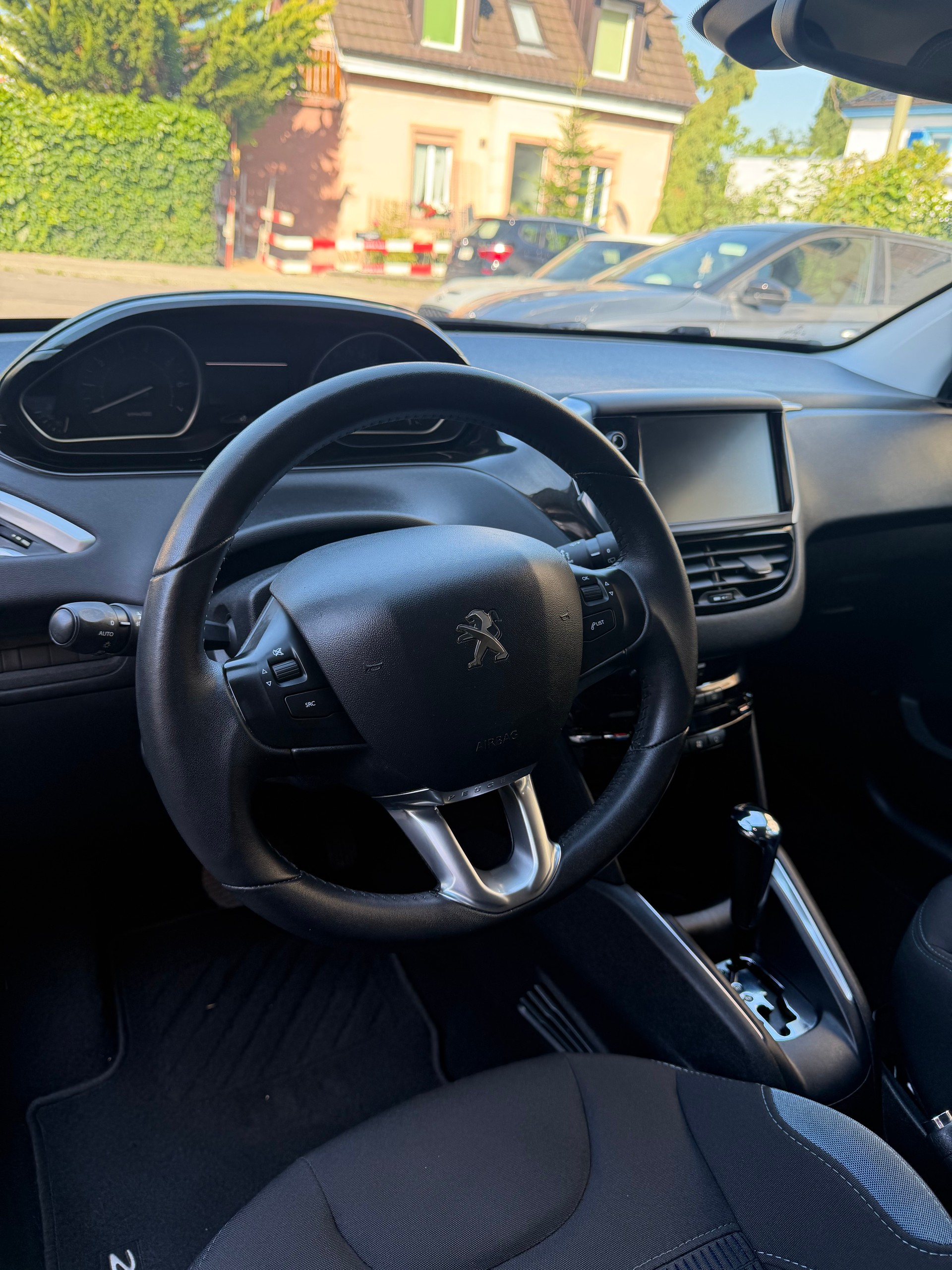 PEUGEOT 208 1.6 VTI Roland Garros Automatik-image-9