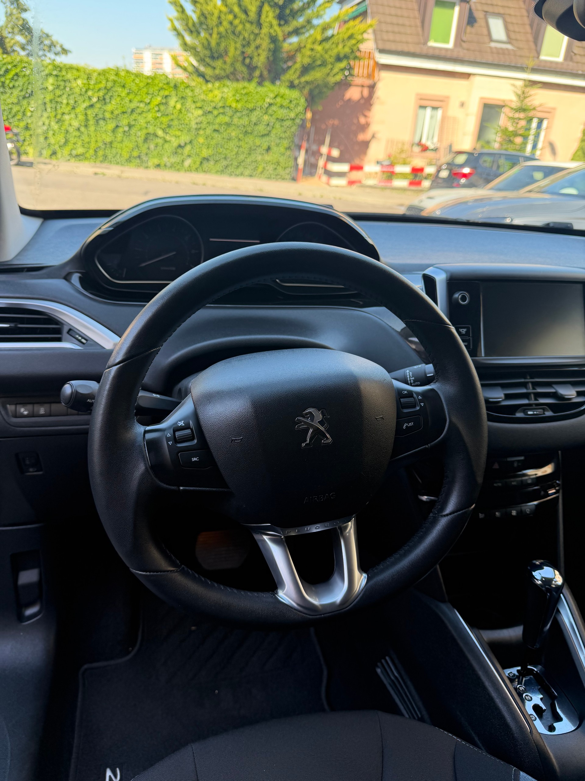 PEUGEOT 208 1.6 VTI Roland Garros Automatik-image-5
