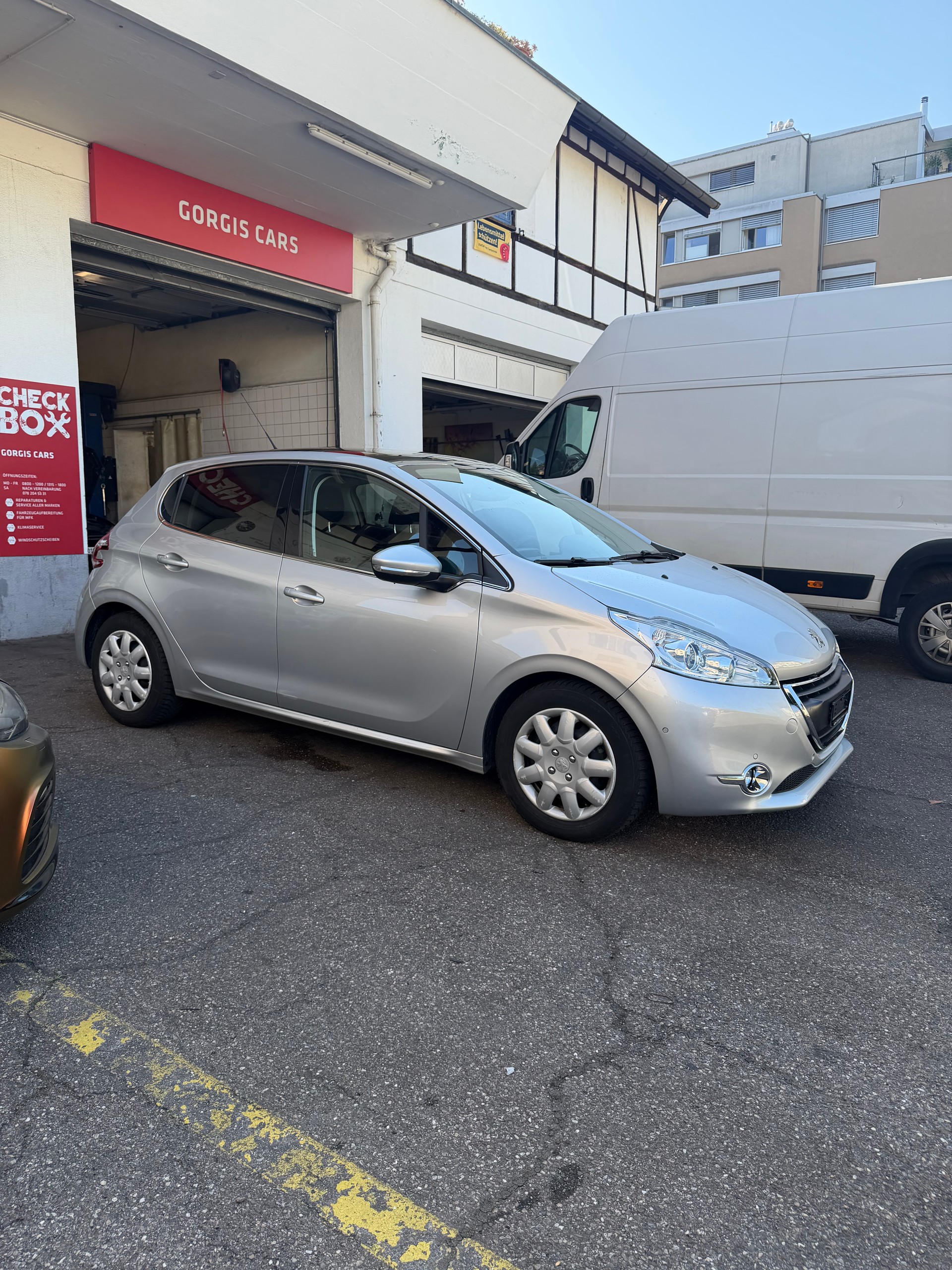 PEUGEOT 208 1.6 VTI Roland Garros Automatik-image-4