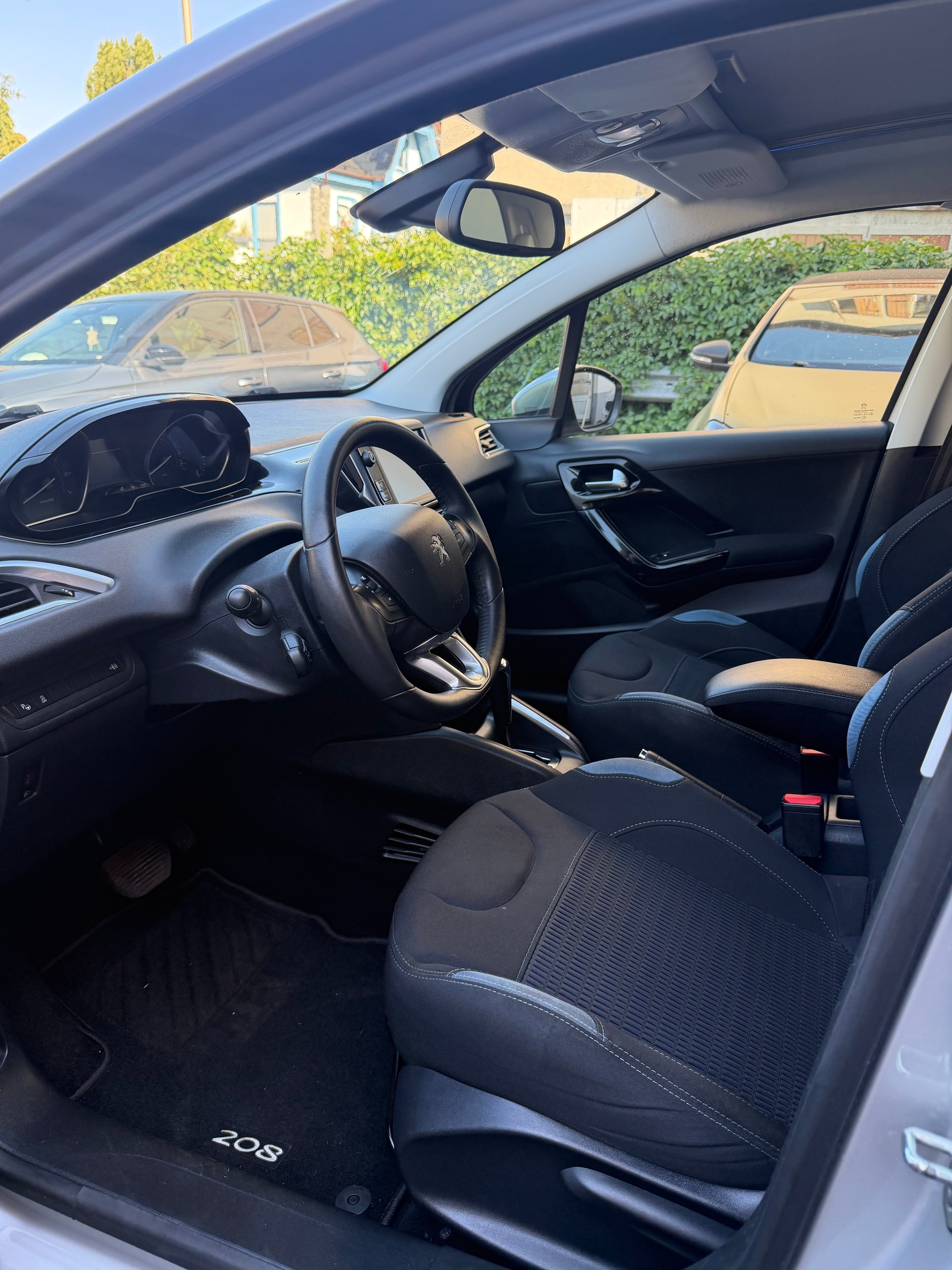 PEUGEOT 208 1.6 VTI Roland Garros Automatik-image-10